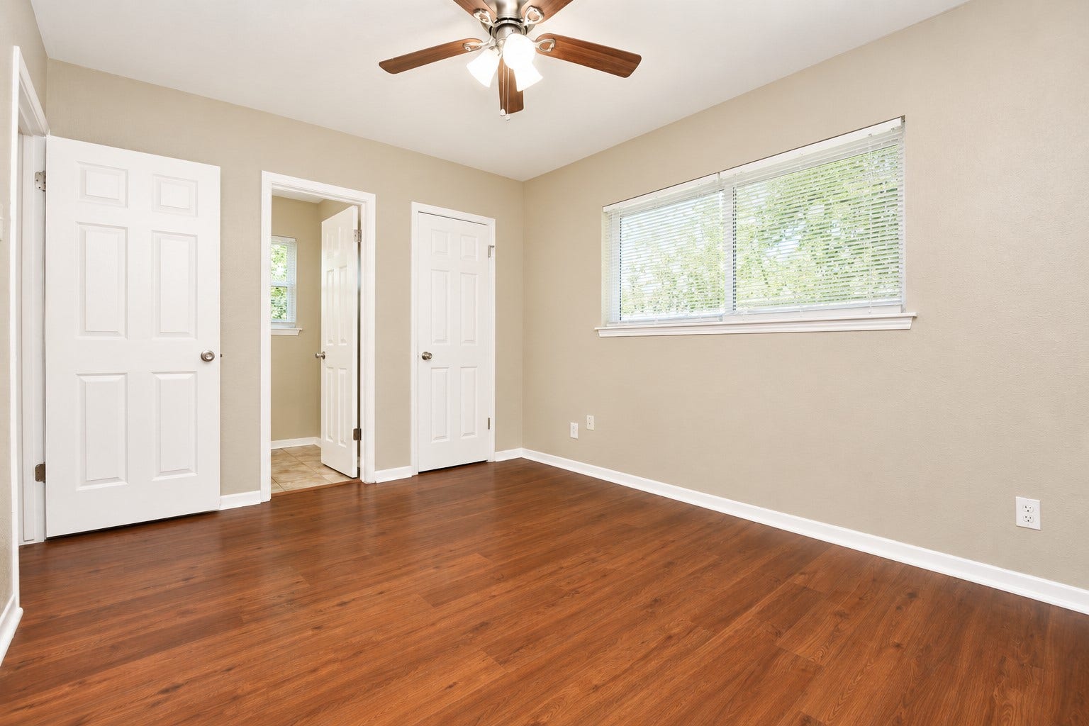 922 Bacliff Drive, Bacliff, TX 77518 Large Primary bedroom with 1/2 bath.