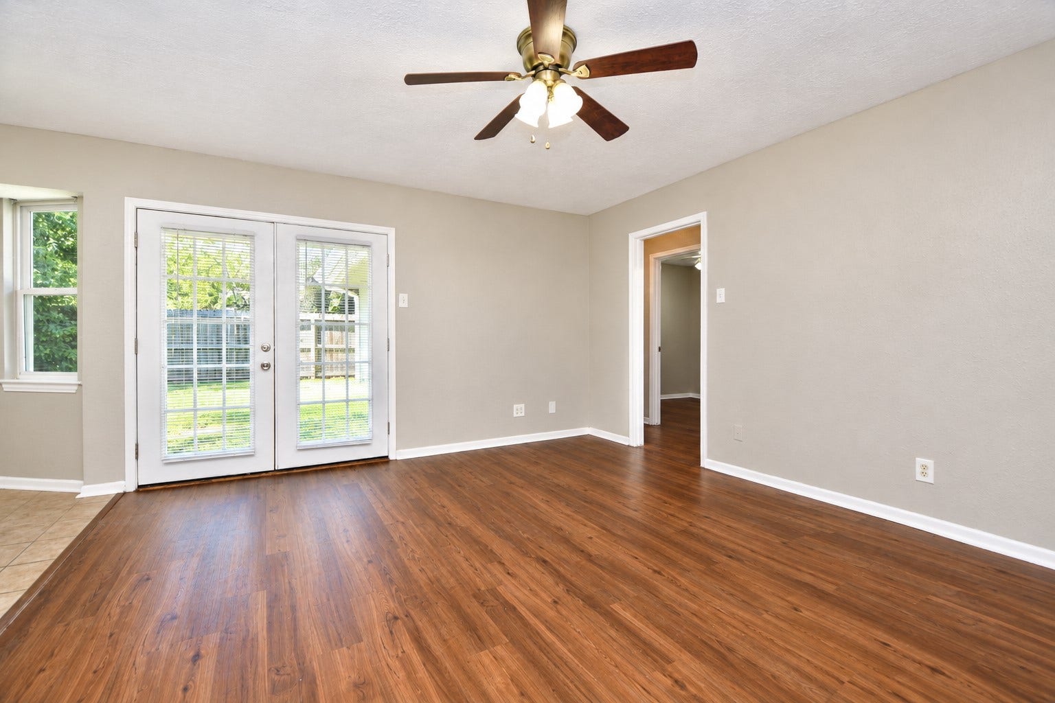 922 Bacliff Drive, Bacliff, TX 77518 Living Area