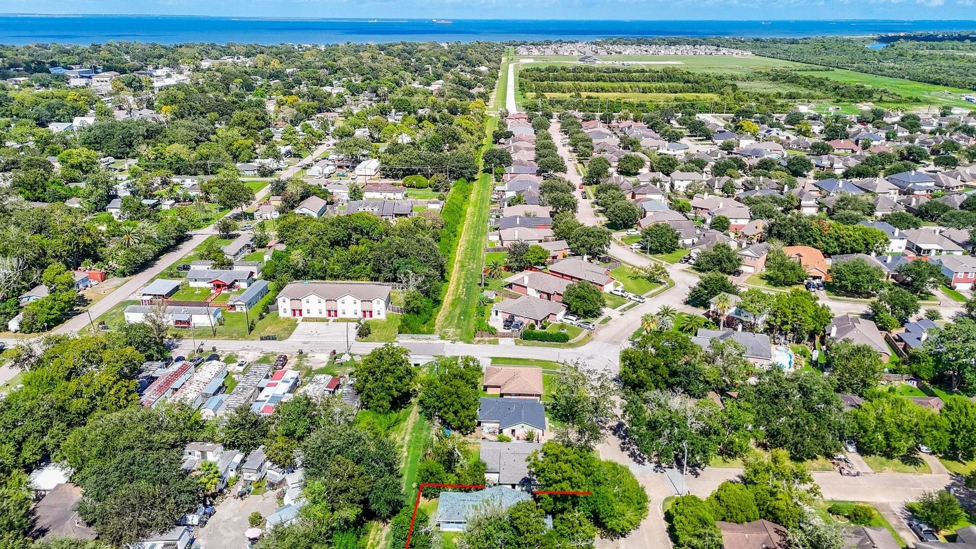 922 Bacliff Drive, Bacliff, TX 77518 Mature trees in this neighborhood contrast nicely against the beautiful backdrop of Galveston Bay! Make this your home today!
