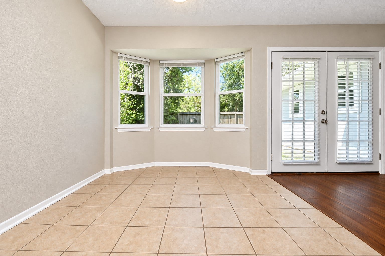 922 Bacliff Drive, Bacliff, TX 77518 Large Breakfast area.