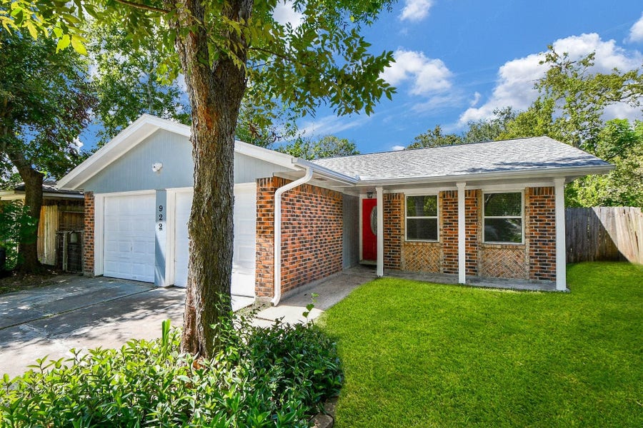 Property photo for 922 Bacliff Drive, Bacliff, TX
