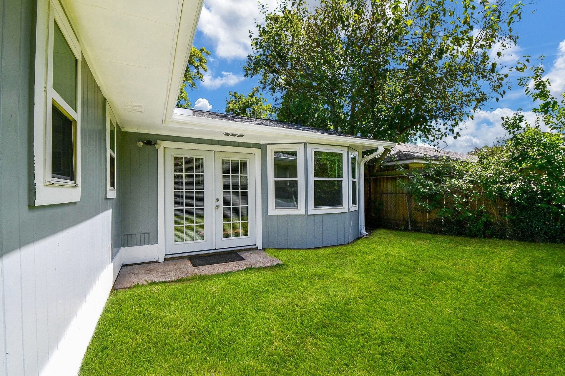 922 Bacliff Drive, Bacliff, TX 77518 Picture yourself with a BBQ pit and some fun times here!