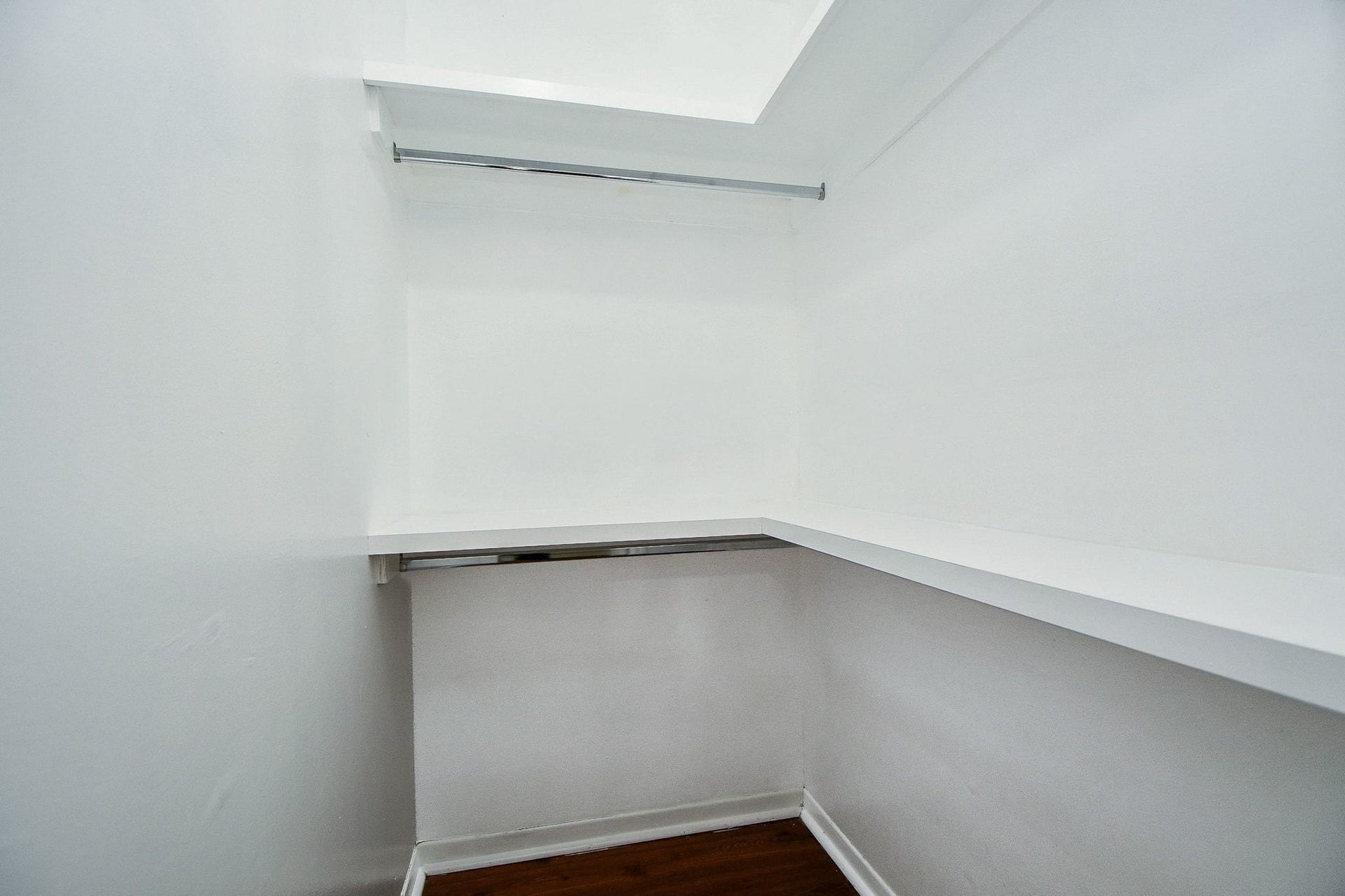 922 Bacliff Drive, Bacliff, TX 77518 Lots of closet space!