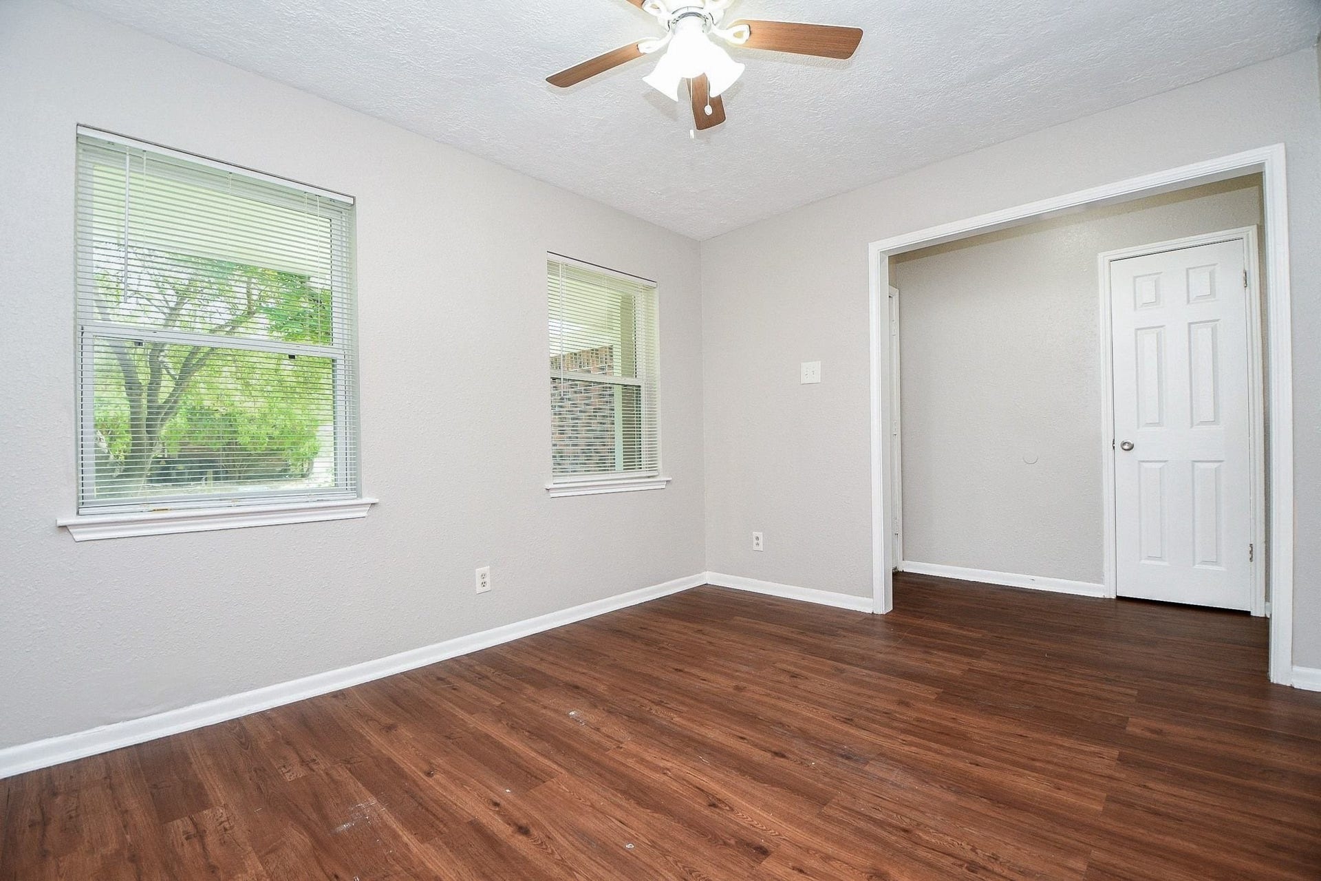 922 Bacliff Drive, Bacliff, TX 77518 Upon entry to the right is your Flex Room. This space is perfect for formal dining, home office, playroom, game room or could be used as an additional bedroom. Maybe get one of those pool tables that flip over to make a dining table, everyone would be happy!