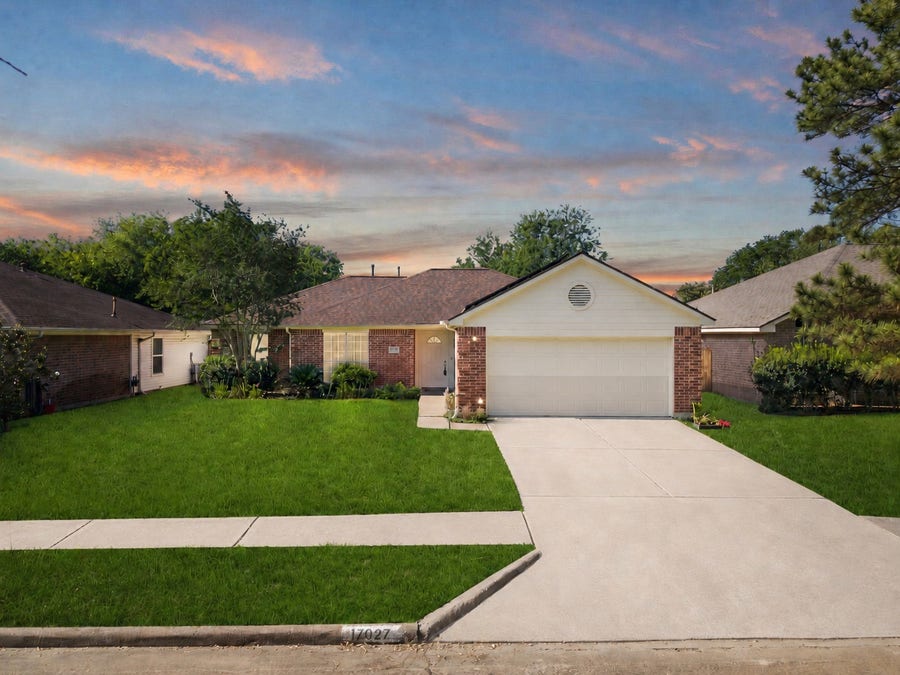 Property photo for 17027 Clan Macintosh Drive, Houston, TX