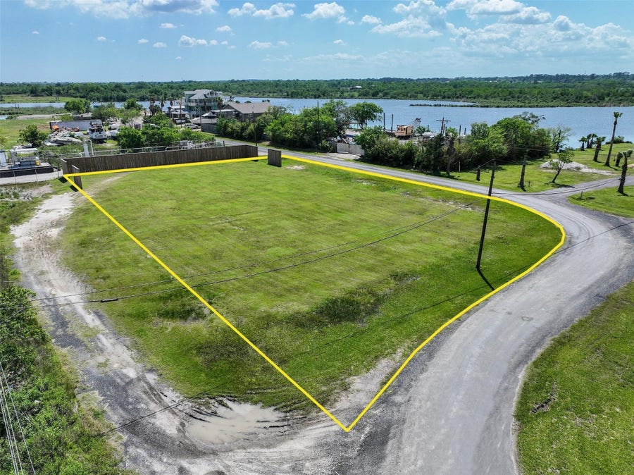 Property photo for 00 Wincrest, Dickinson, TX