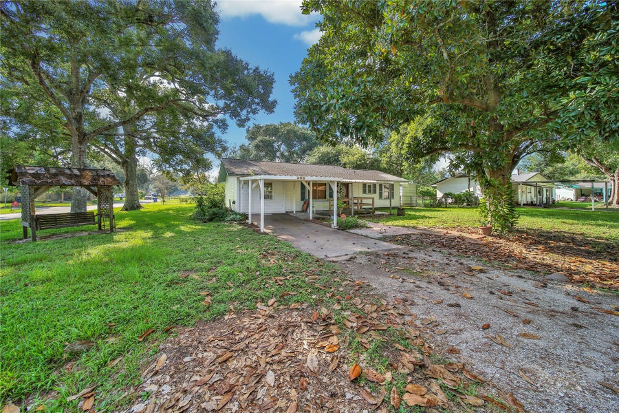 Property photo for 202 Hammond Loop, Sweeny, TX