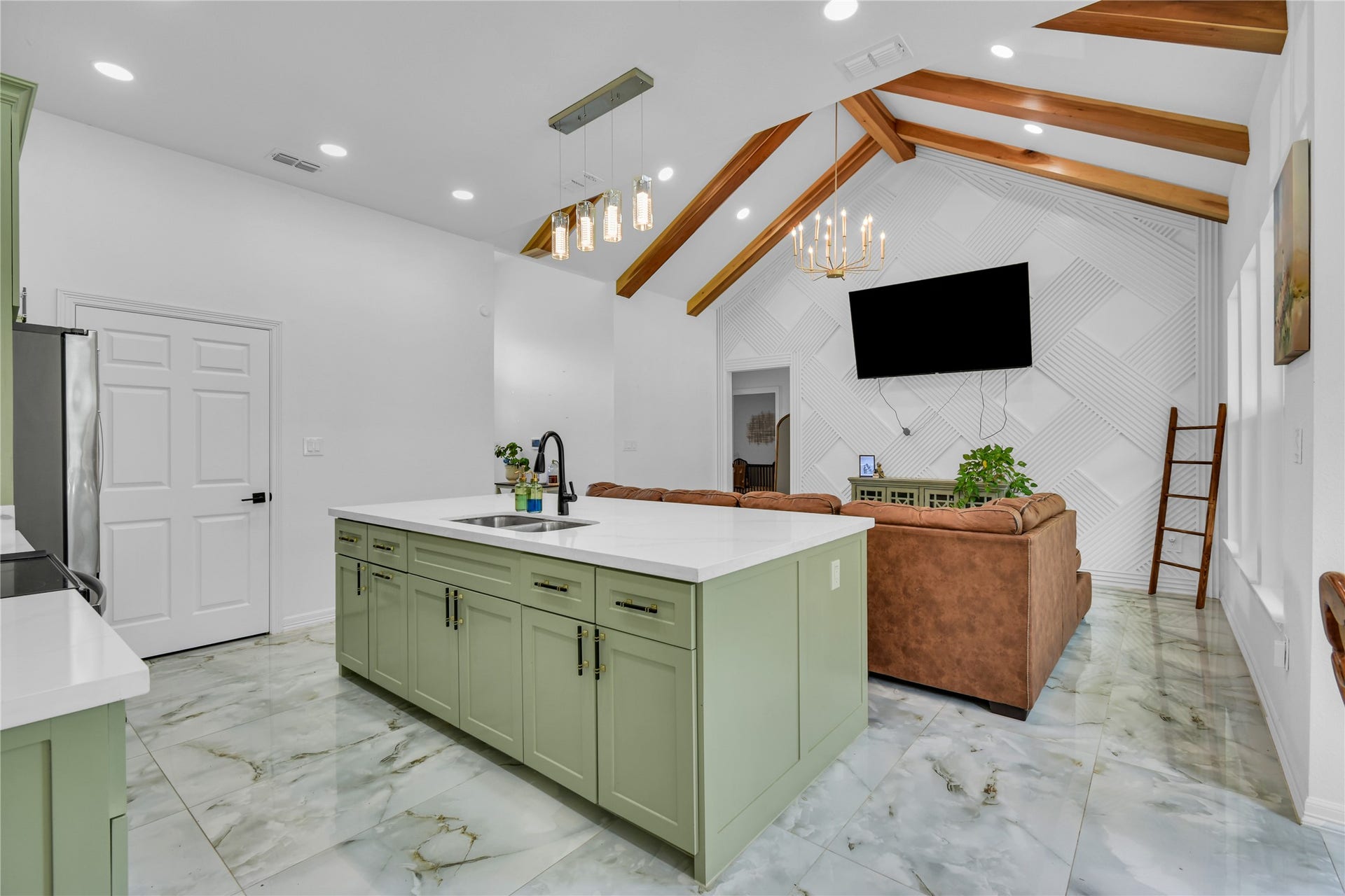 1252 2nd Street, Clute, TX 77531
