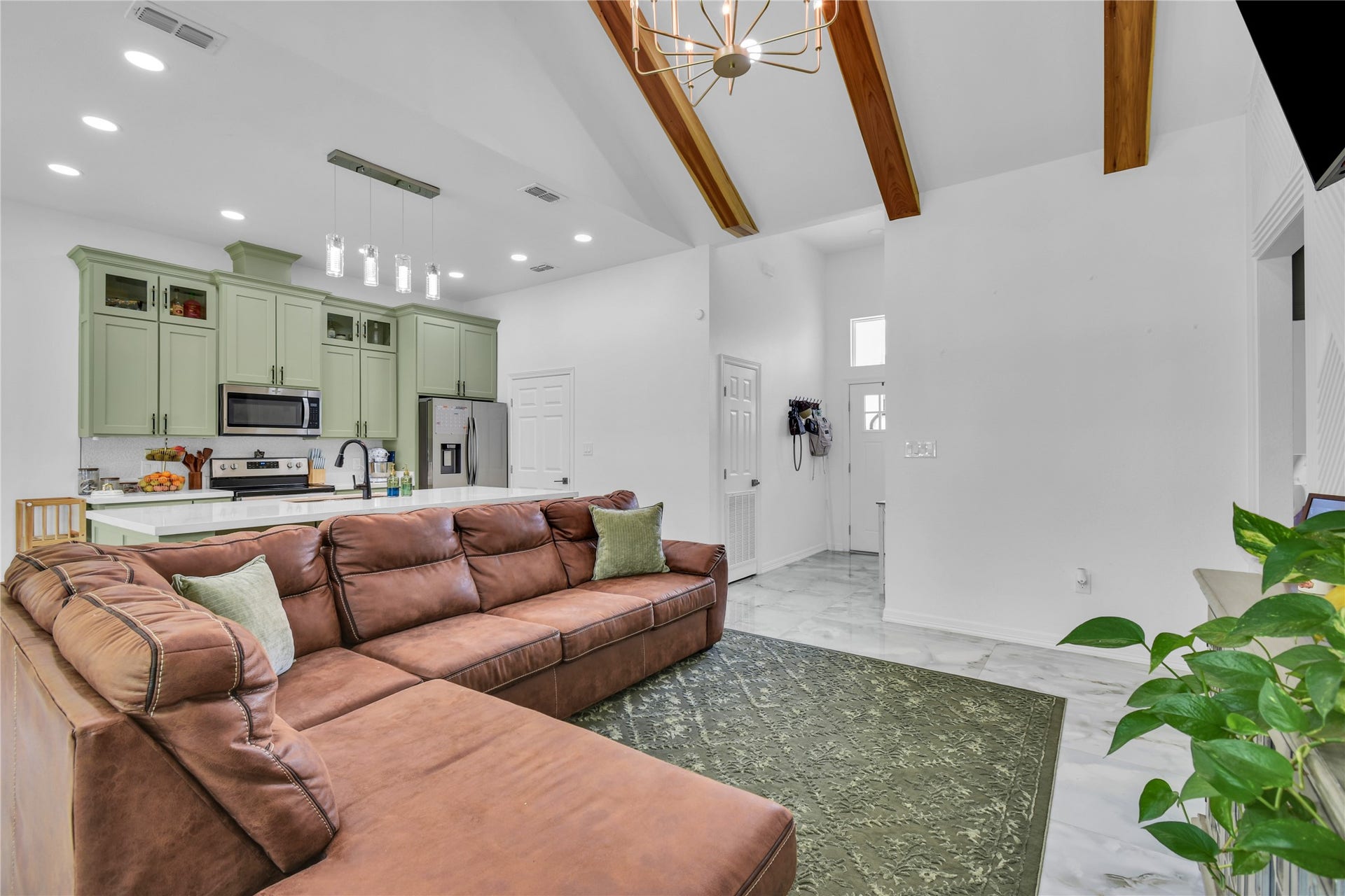 1252 2nd Street, Clute, TX 77531