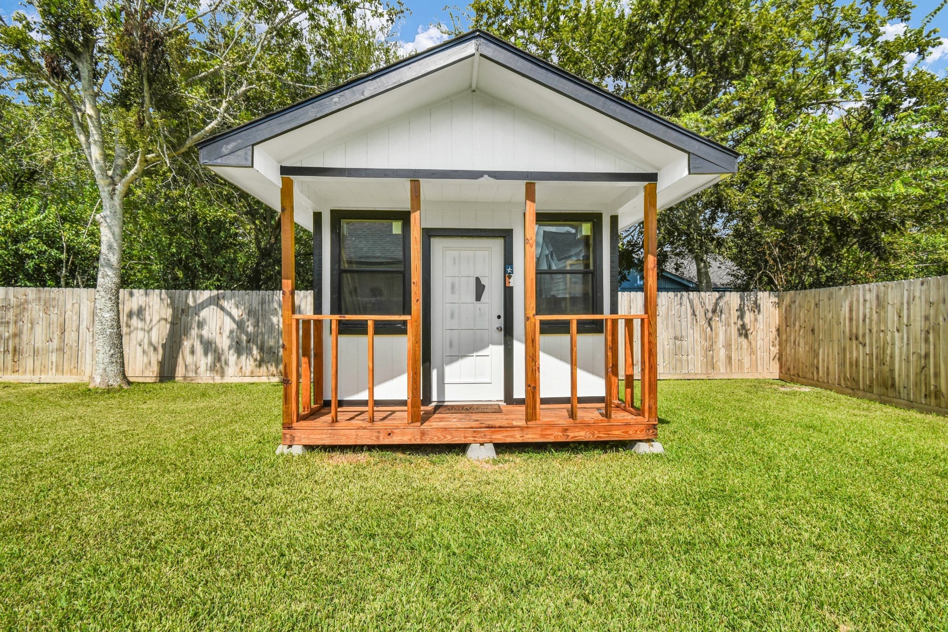 1252 2nd Street, Clute, TX 77531