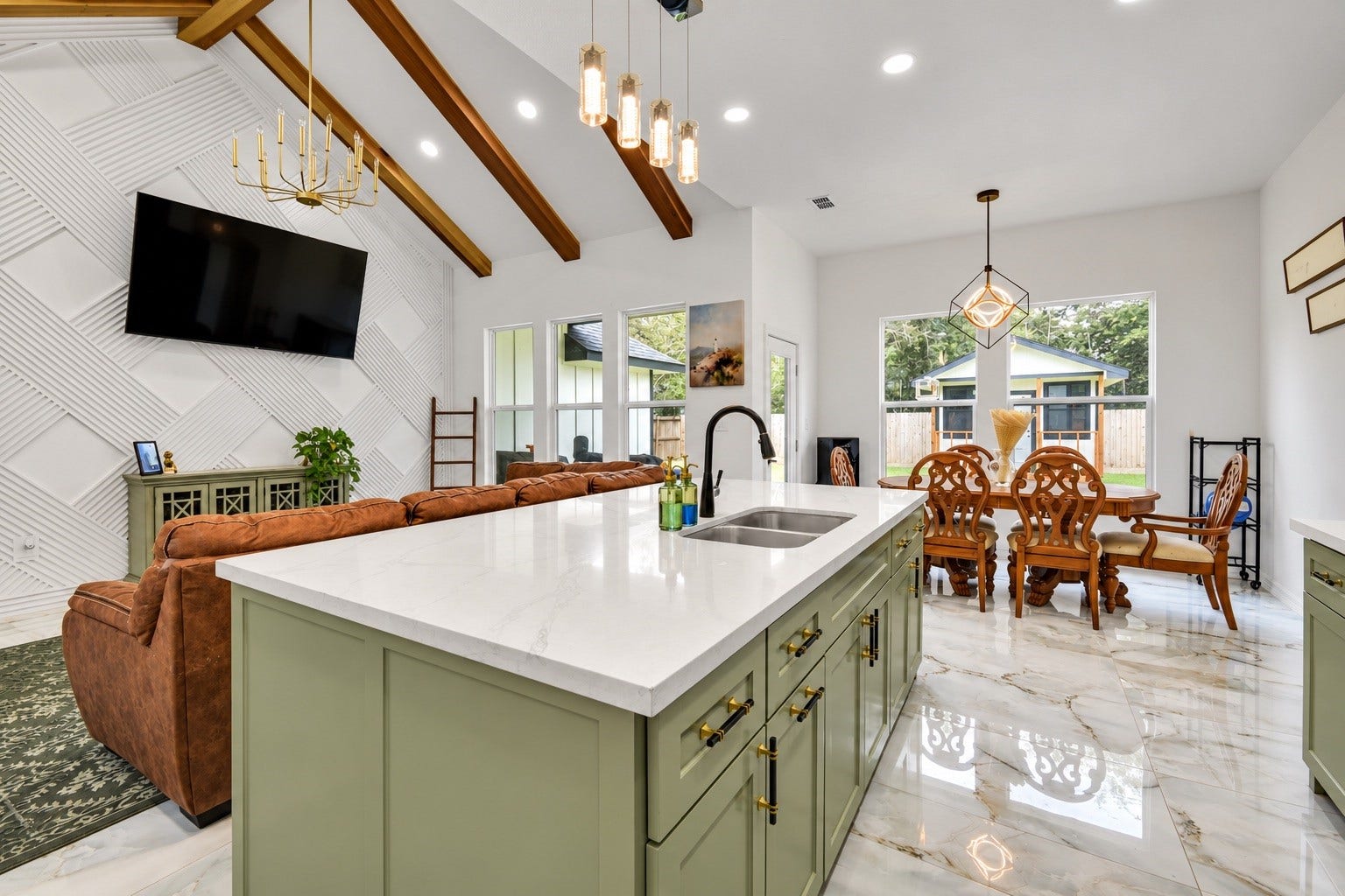 1252 2nd Street, Clute, TX 77531