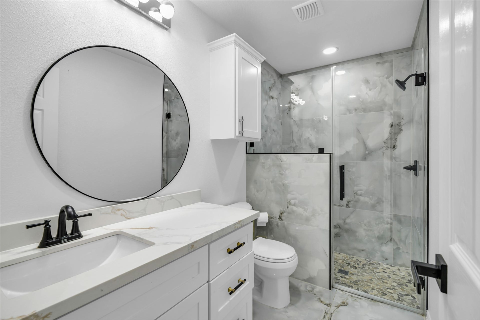 1252 2nd Street, Clute, TX 77531