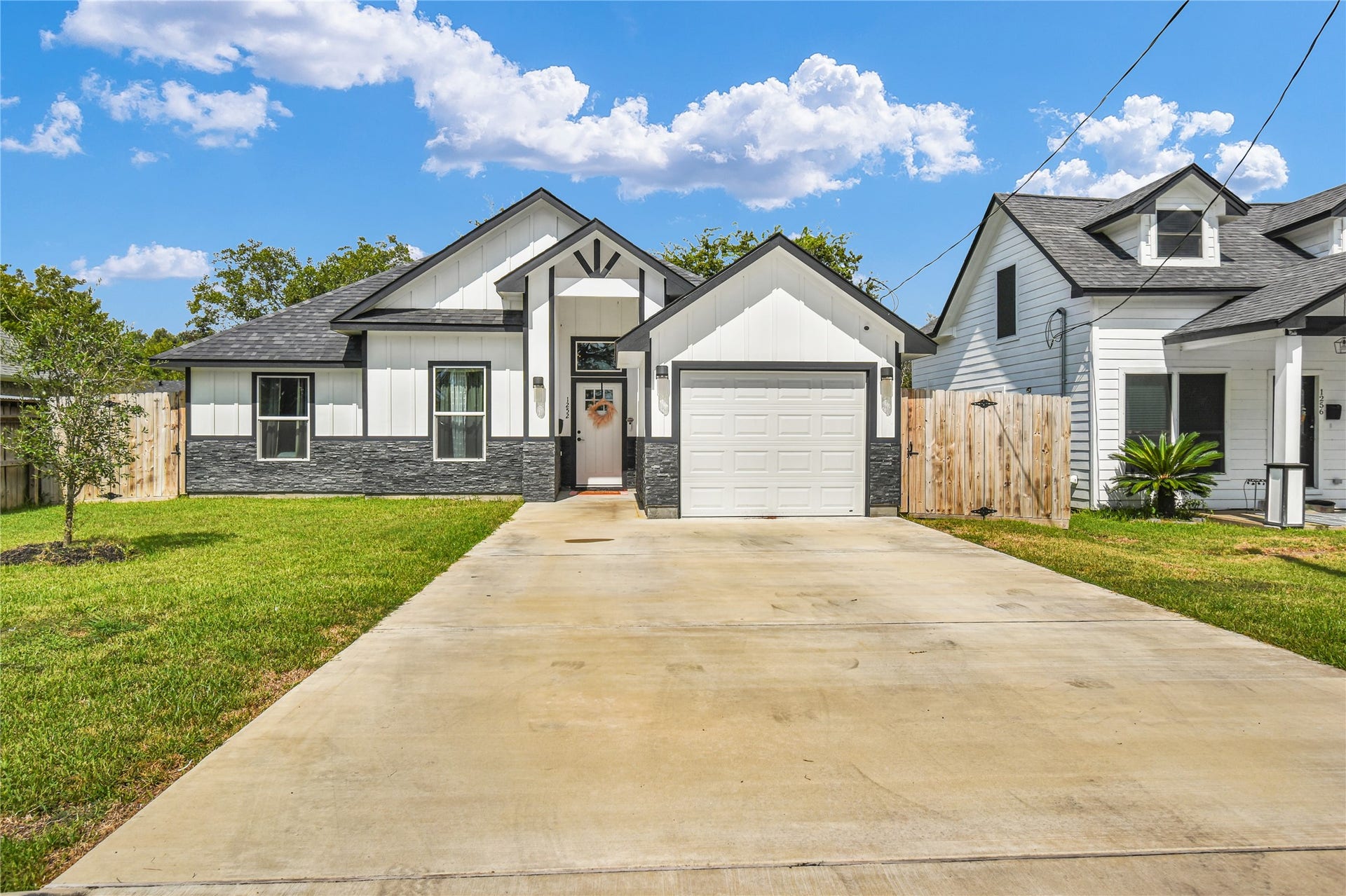 1252 2nd Street, Clute, TX 77531