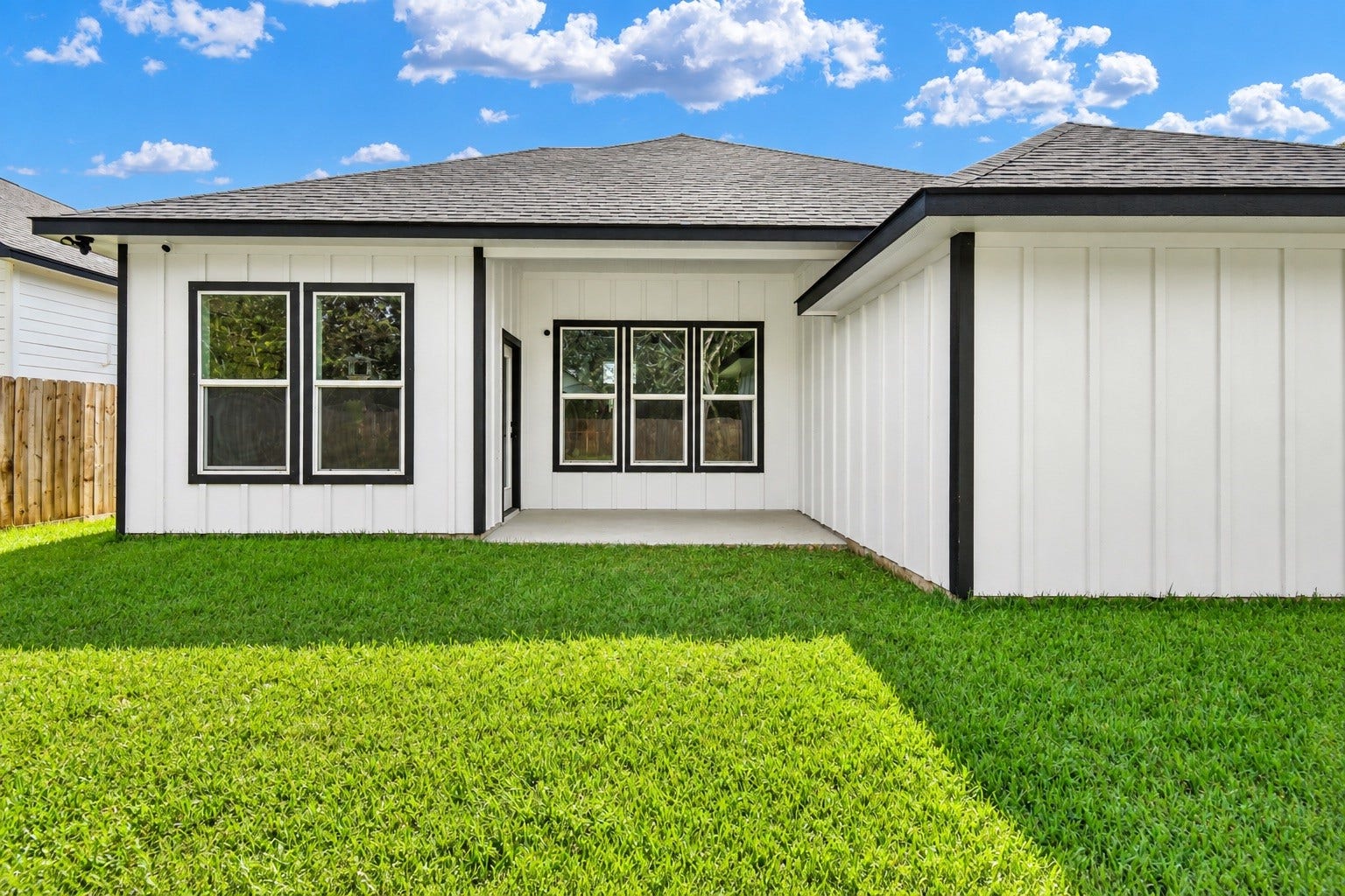 1252 2nd Street, Clute, TX 77531