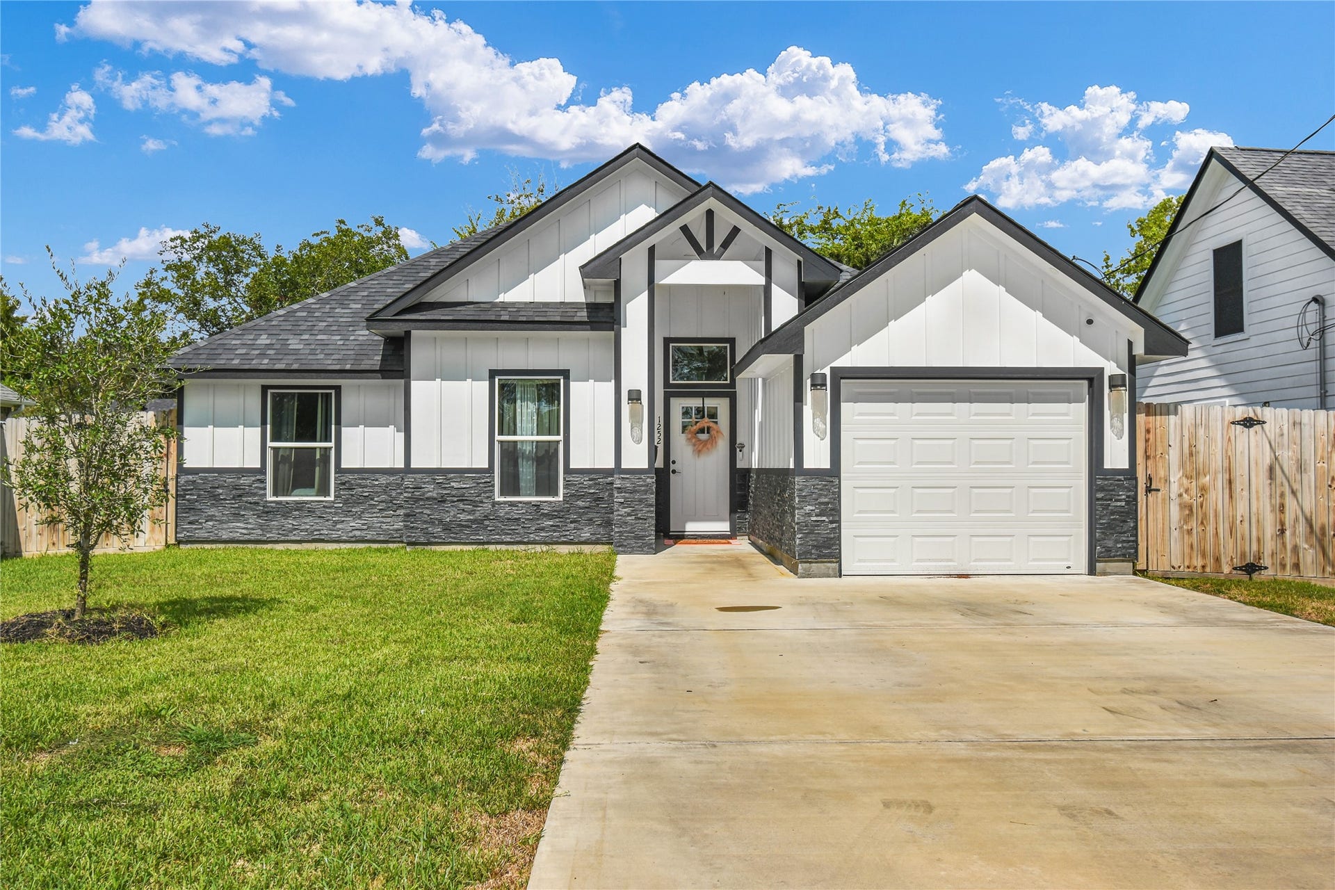 1252 2nd Street, Clute, TX 77531