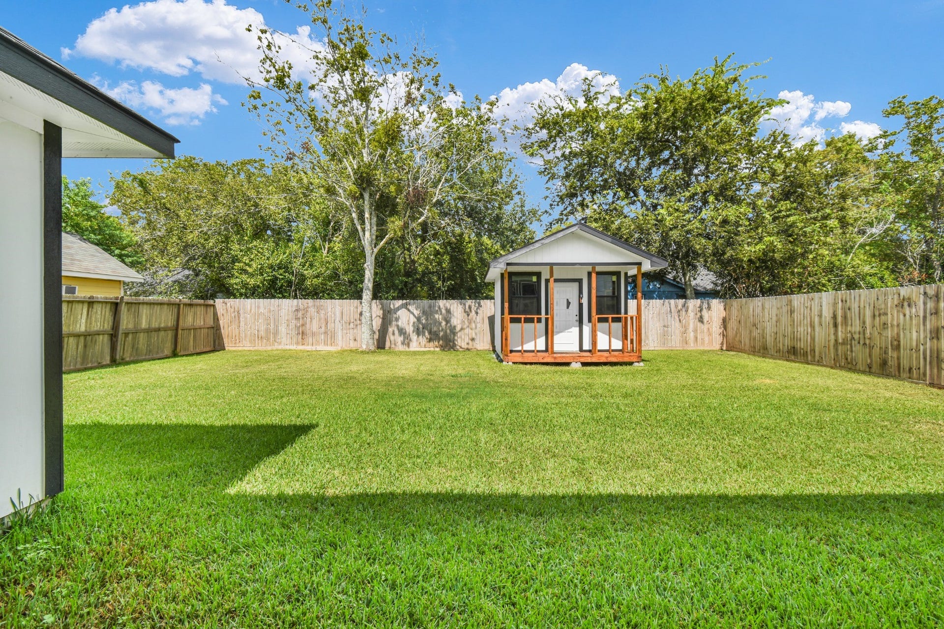 1252 2nd Street, Clute, TX 77531