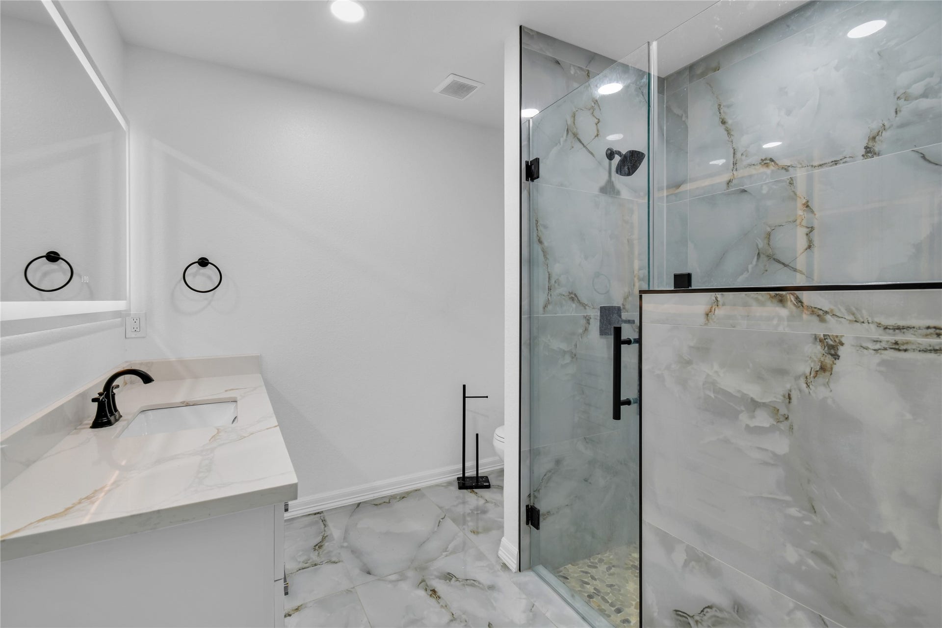 1252 2nd Street, Clute, TX 77531