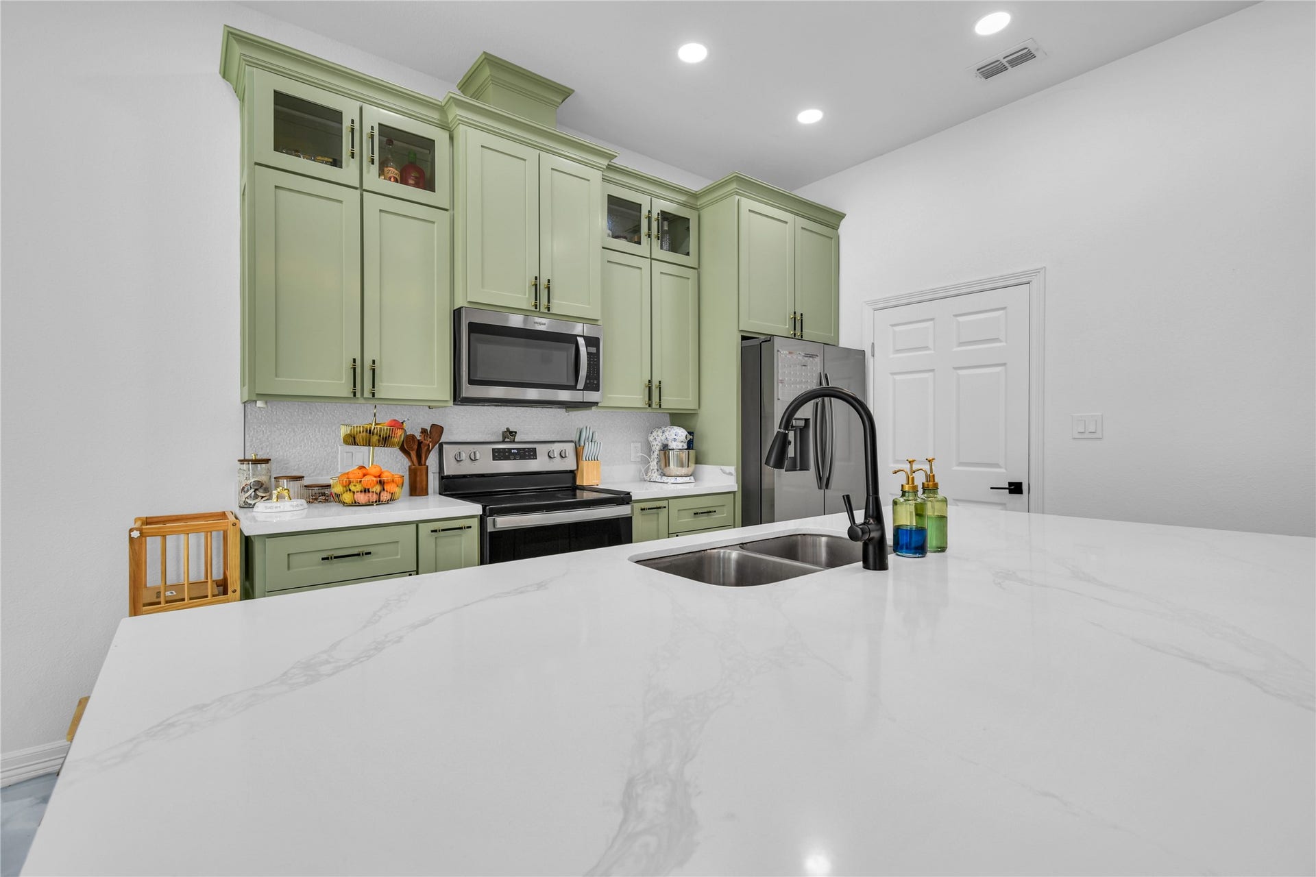 1252 2nd Street, Clute, TX 77531