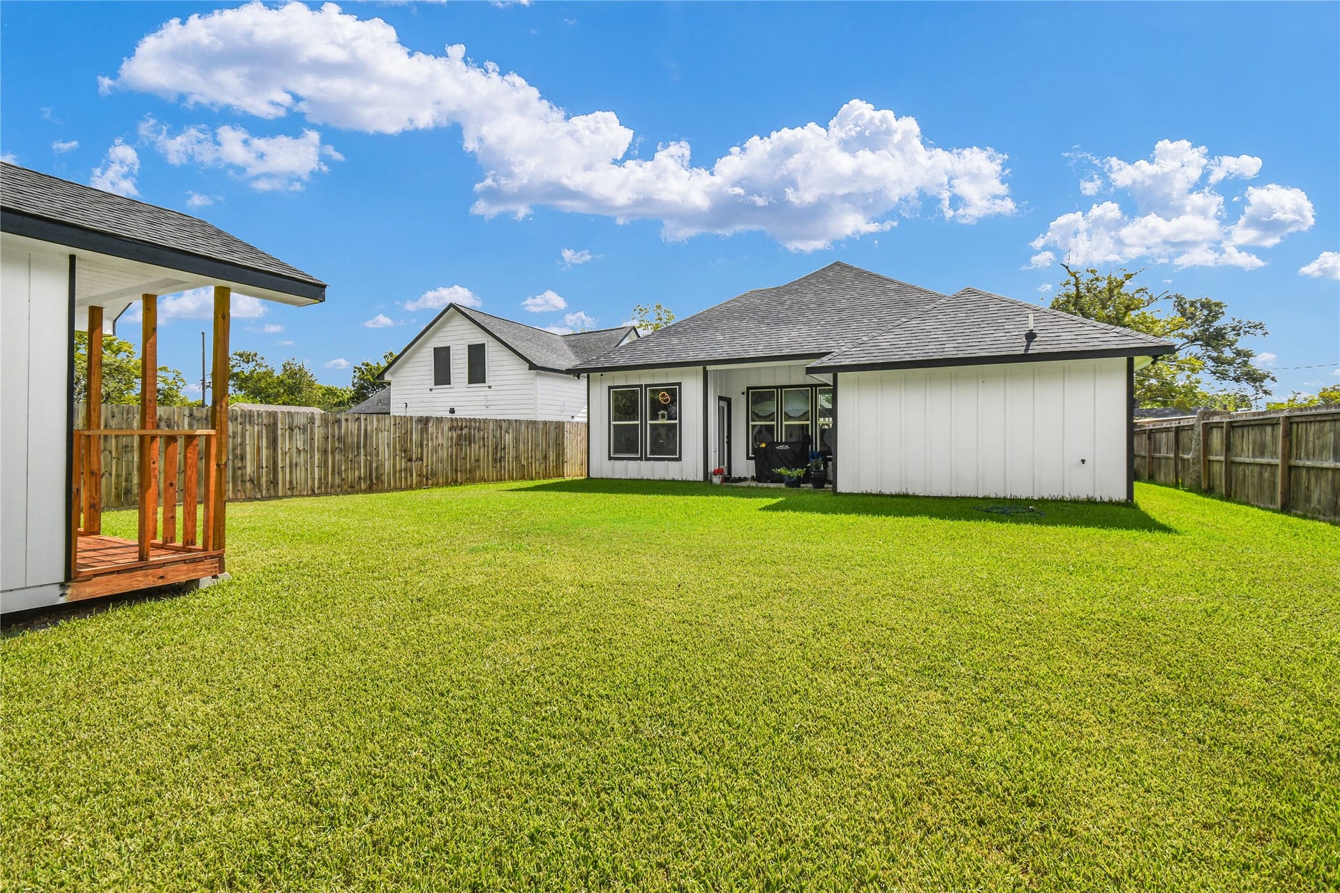 1252 2nd Street, Clute, TX 77531