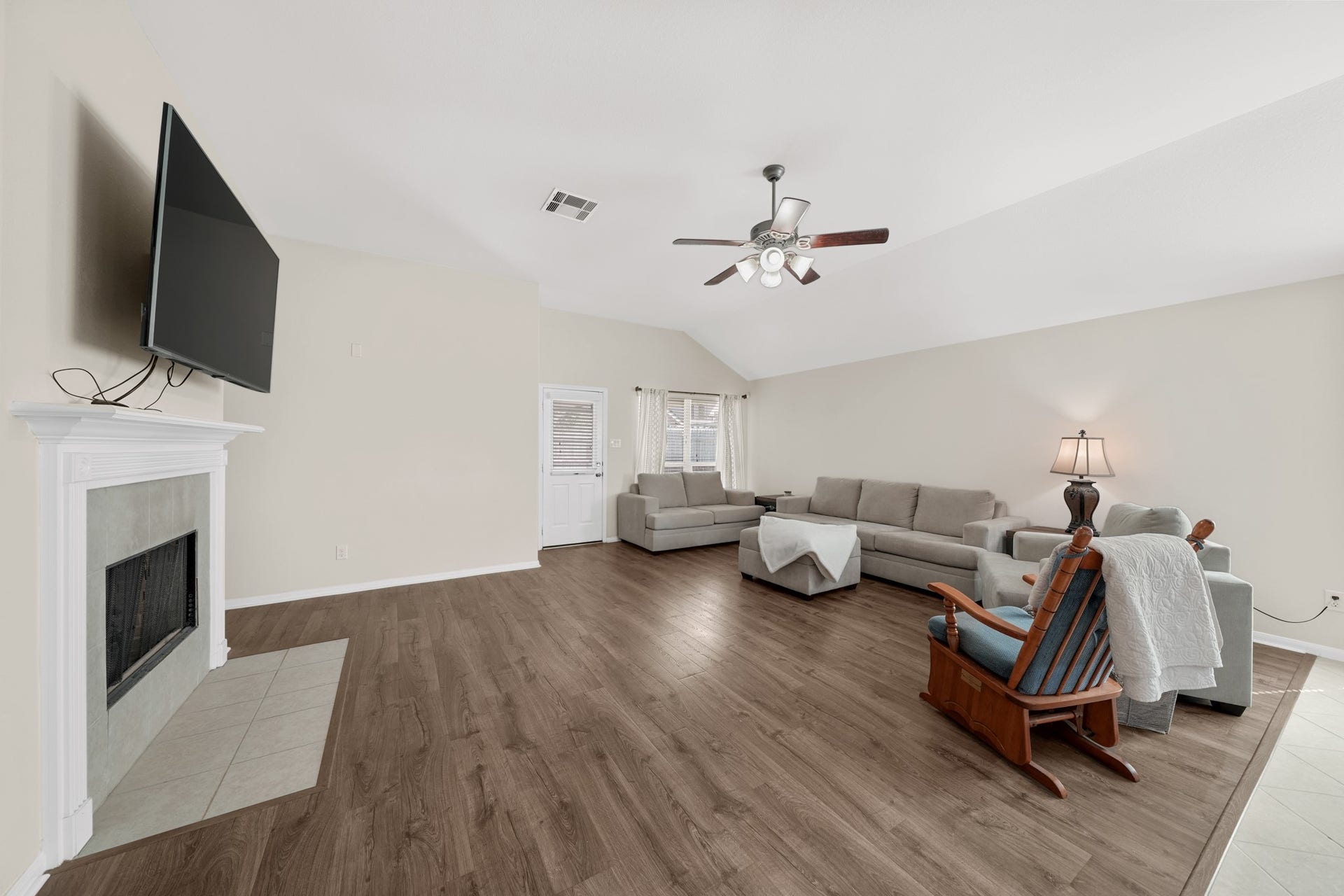 4051 Conifer Drive, Dickinson, TX 77539 4051 Conifer Drive, Dickinson, TX 77539