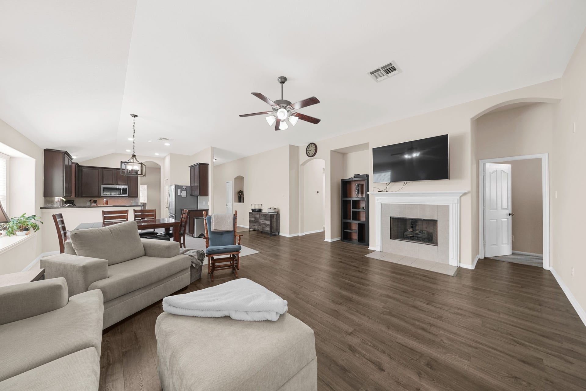 4051 Conifer Drive, Dickinson, TX 77539 4051 Conifer Drive, Dickinson, TX 77539