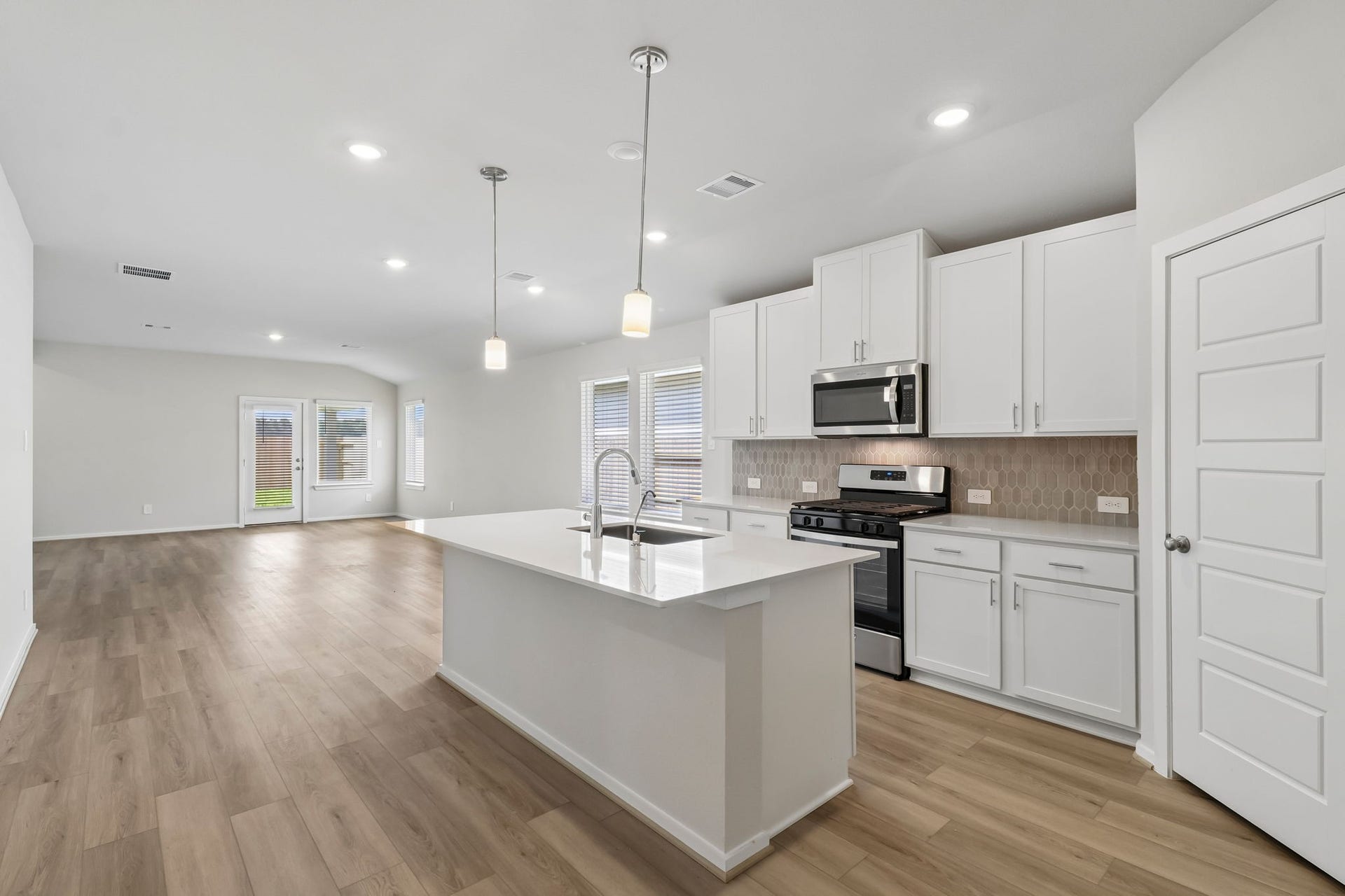 1218 Romany Fields Drive, Huffman, TX 77336 1218 Romany Fields Drive, Huffman, TX 77336