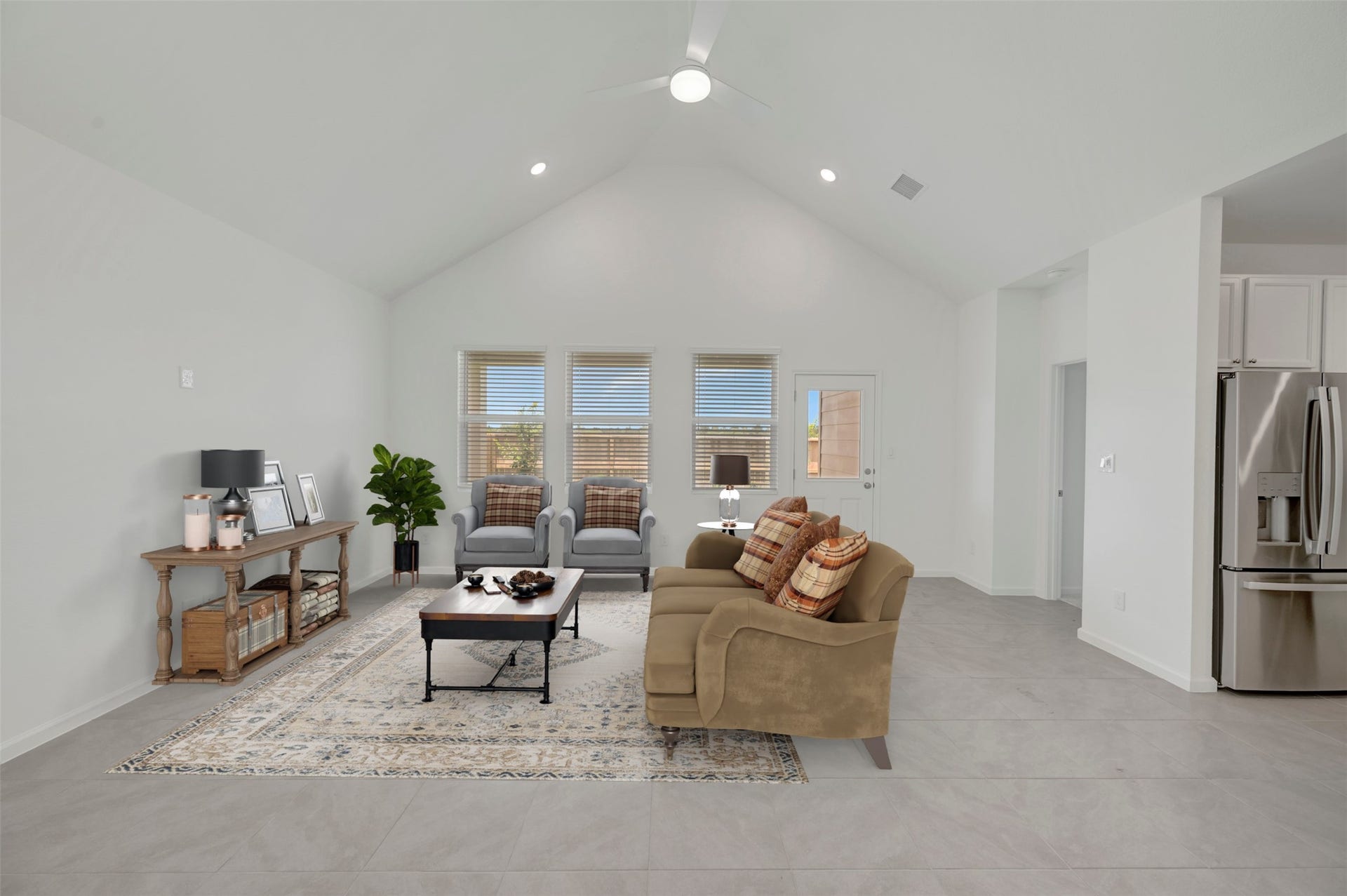 351 West Rose Marie Lane, Montgomery, TX 77356 Sun-lit great room