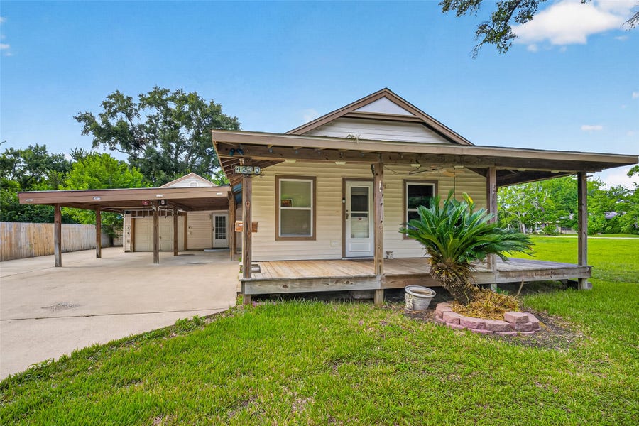 Property photo for 4220 Alabama Avenue, Dickinson, TX
