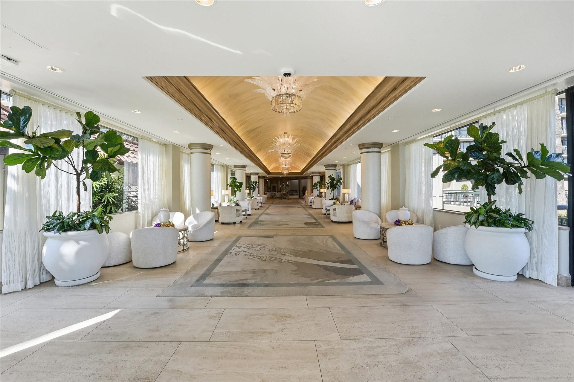 5220 Seawall Boulevard, #1038D, Galveston, TX 77551 The grand lobby welcomes residents and guests with elegant finishes, attentive concierge service, and a refined coastal ambiance.