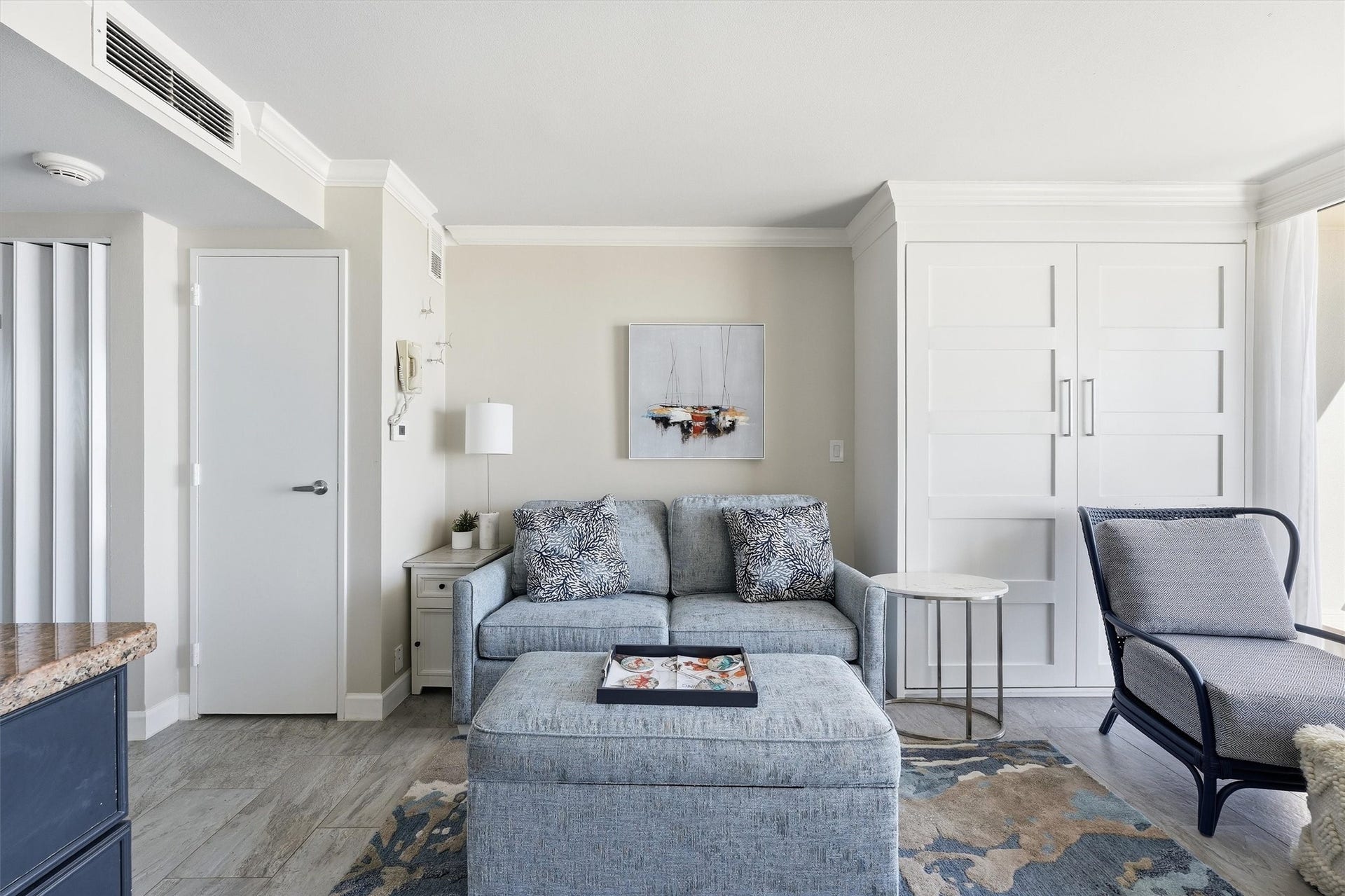 5220 Seawall Boulevard, #1038D, Galveston, TX 77551 Neutral finishes and tile flooring create a light and airy coastal retreat.