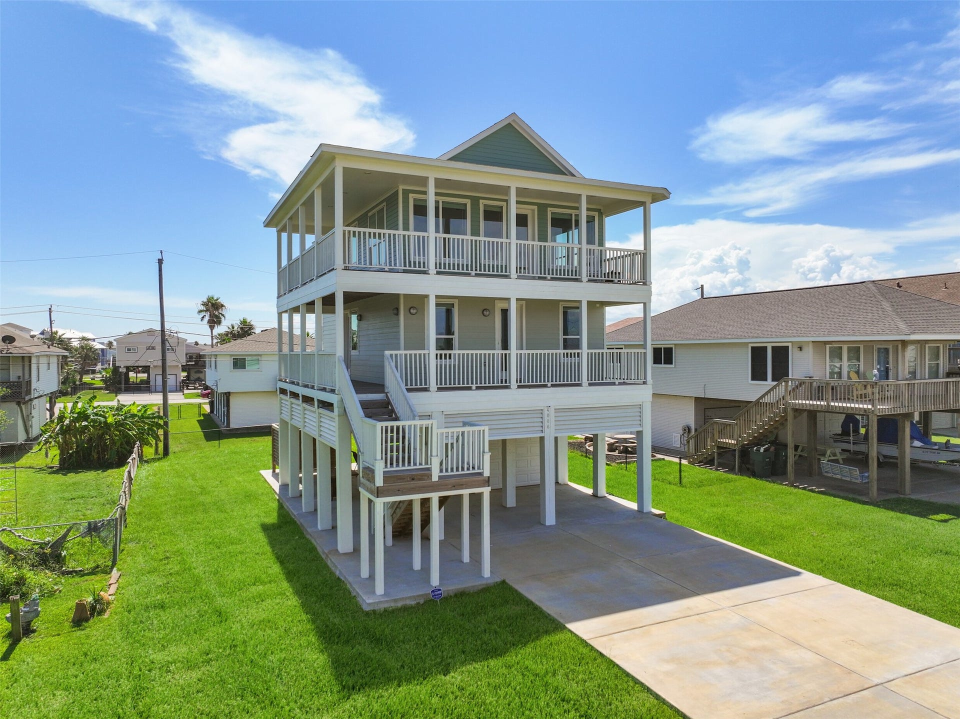 4006 Fort Bend Drive, Galveston, TX 77554 Welcome home to 4006 Fort Bend Drive!