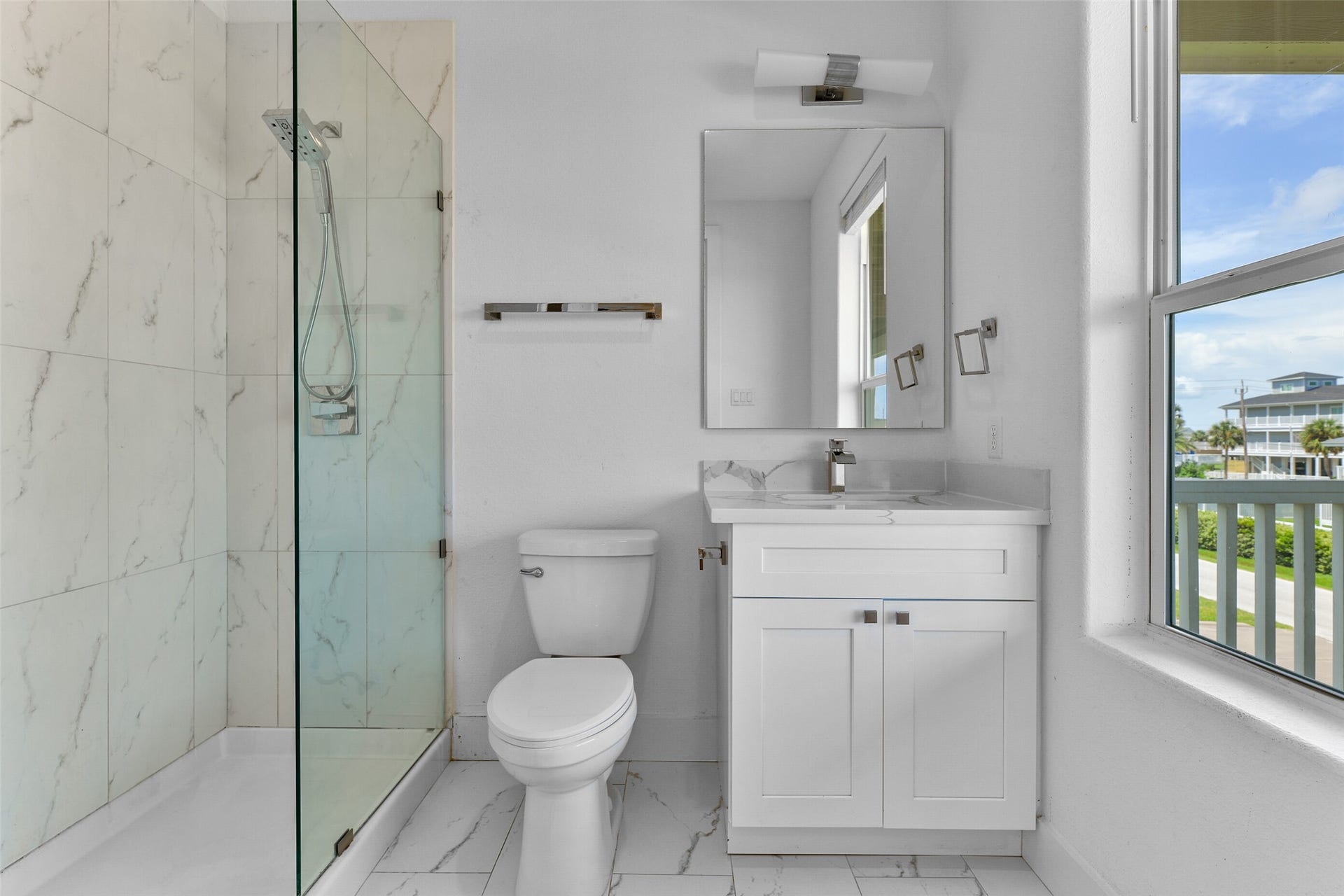 4006 Fort Bend Drive, Galveston, TX 77554 The primary ensuite.