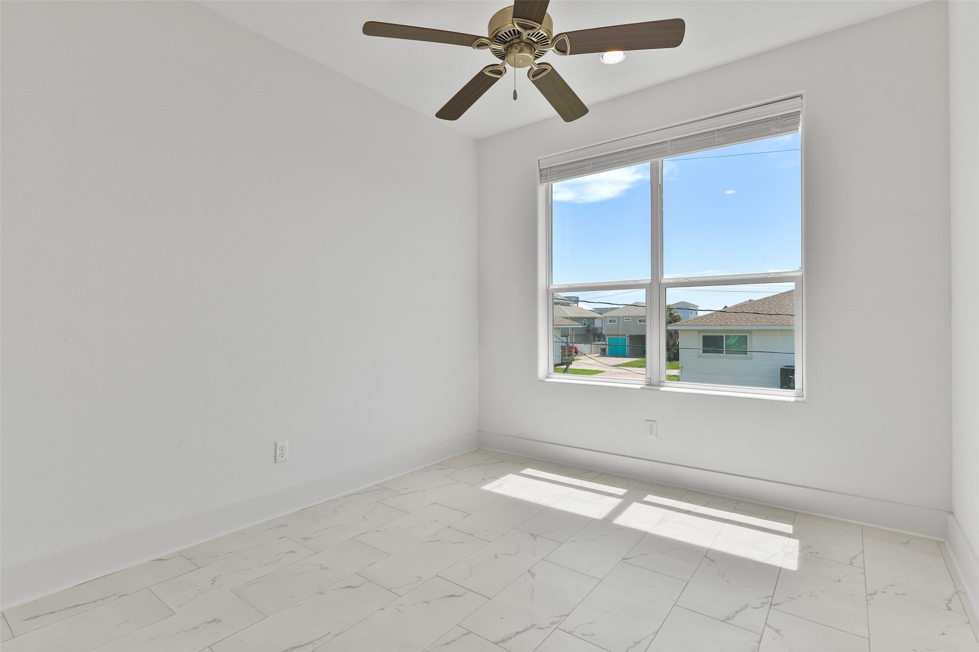4006 Fort Bend Drive, Galveston, TX 77554 Bedroom number 2