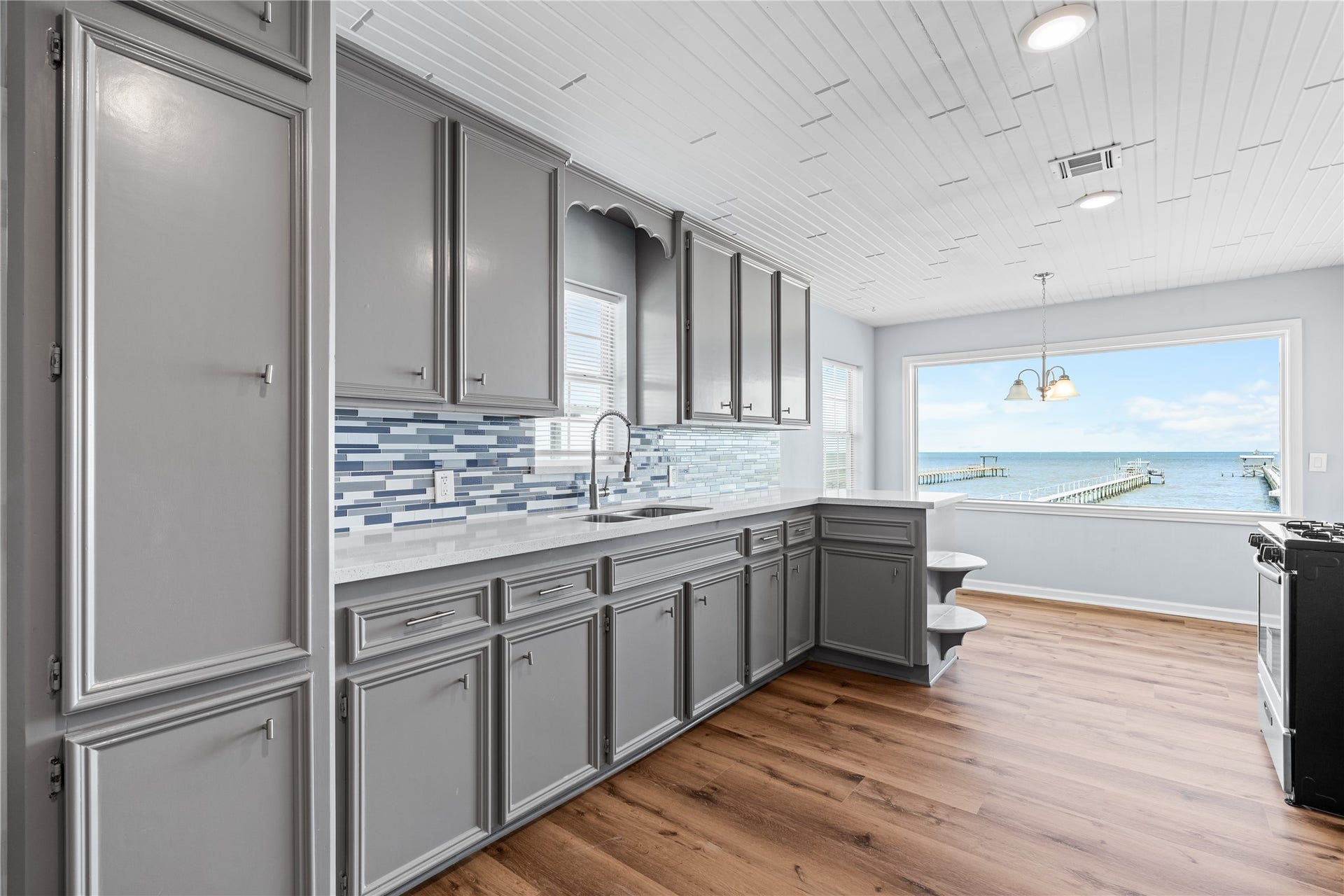 645 3rd Street, San Leon, TX 77539 Begin and end each day with panoramic bay views from the expansive covered balcony, where fresh coastal breezes and the water create an ever-changing backdrop for relaxing or entertaining.