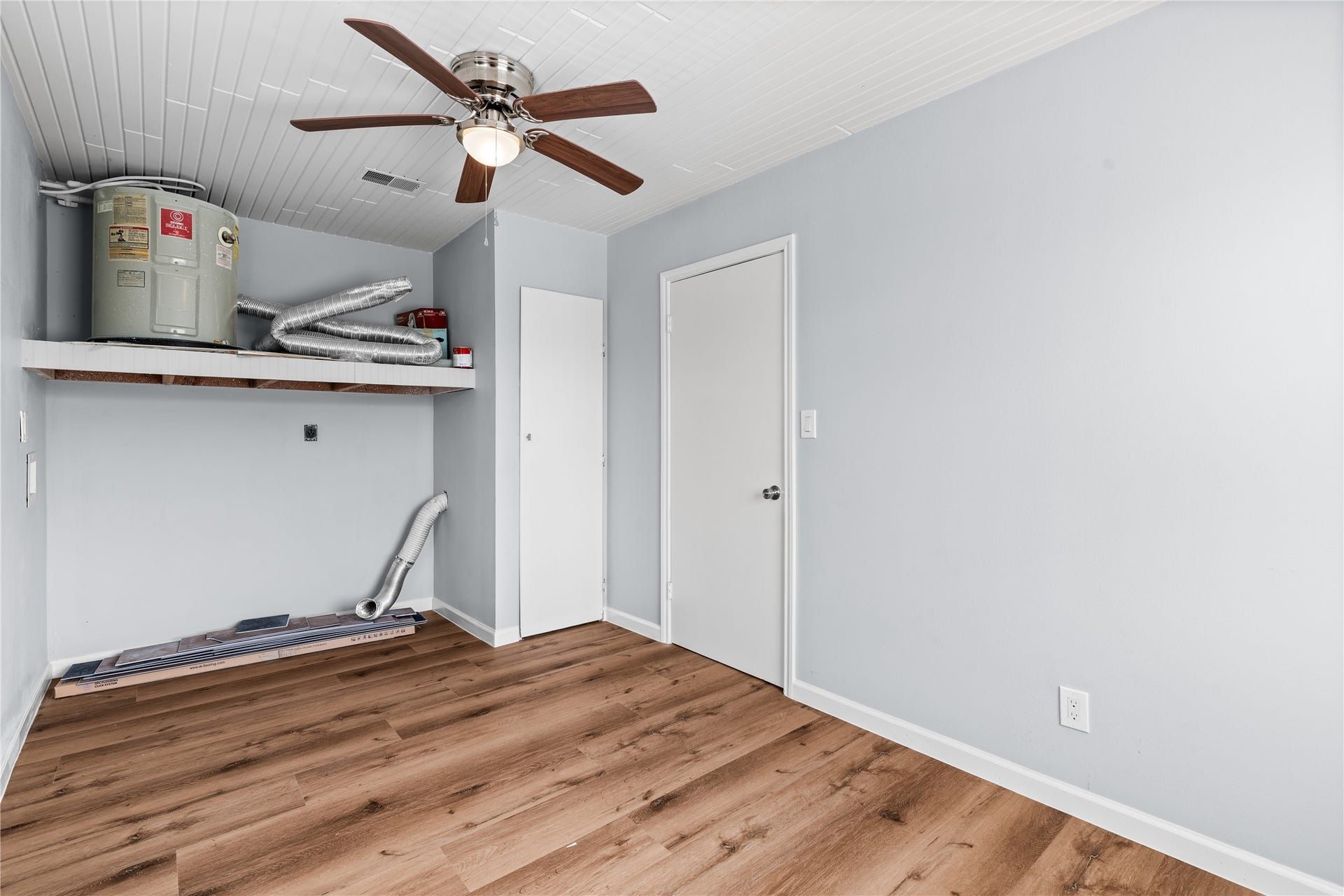 645 3rd Street, San Leon, TX 77539 A versatile laundry room with space for storage, a workshop, hobby area, or home gym, offering flexibility to fit your lifestyle.