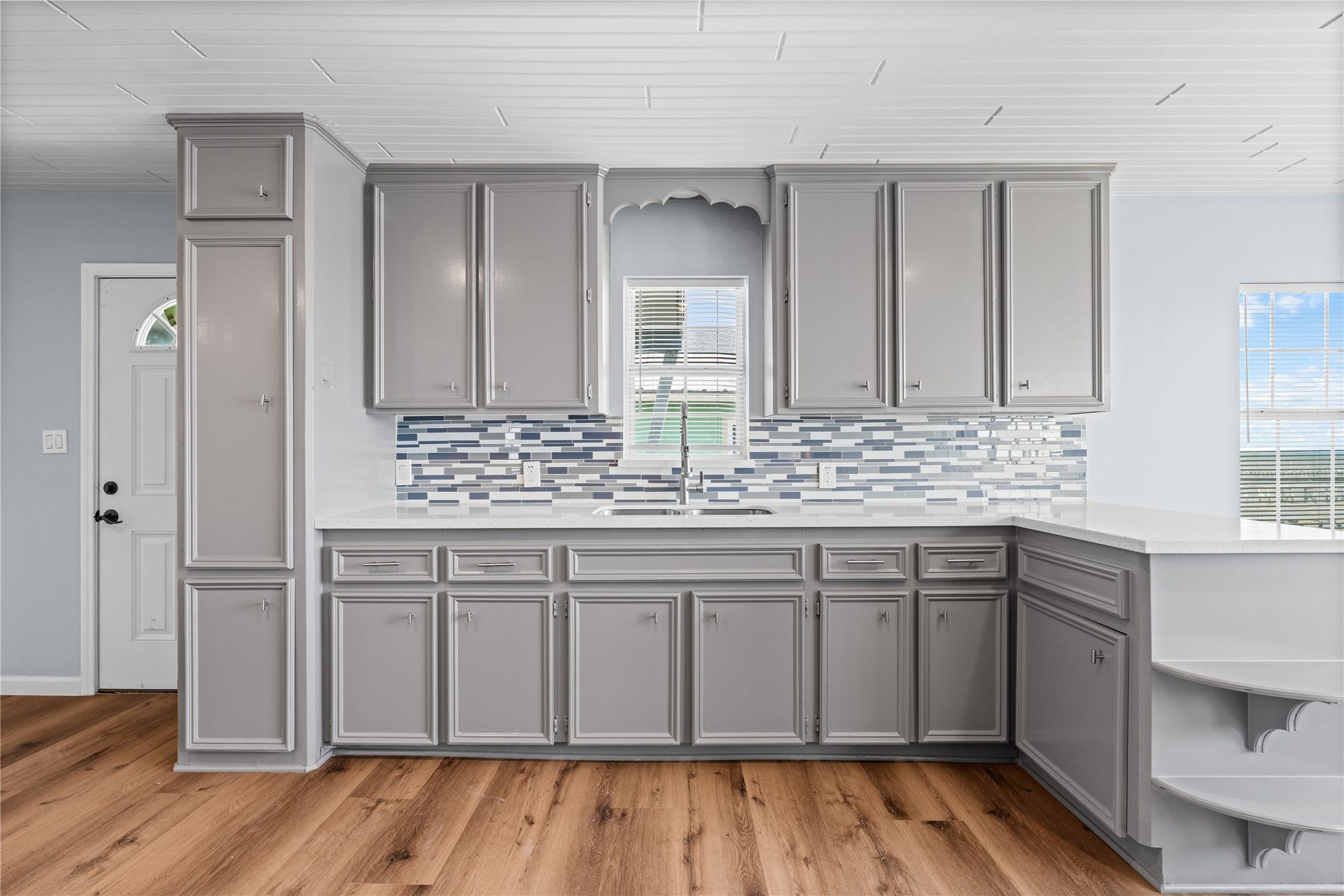 645 3rd Street, San Leon, TX 77539 With its open footprint and understated coastal finishes, the main living area provides a relaxed setting that feels equally suited for entertaining or everyday life.