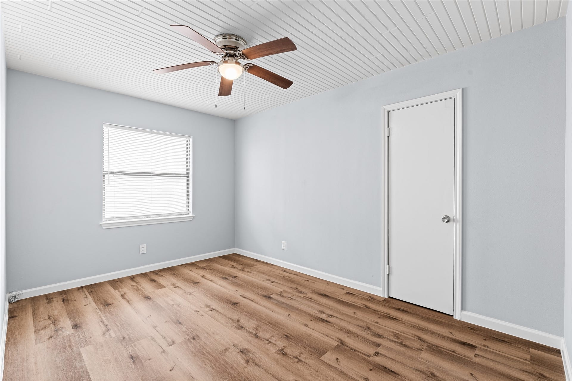 645 3rd Street, San Leon, TX 77539 Dual windows invite natural light from multiple angles, giving this bedroom a bright, open atmosphere throughout the day.