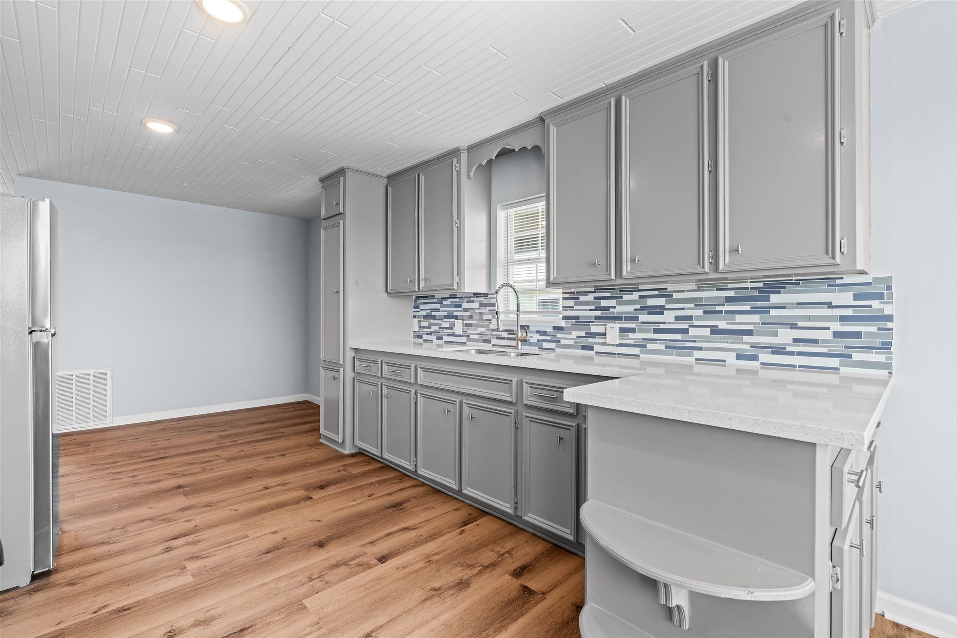 645 3rd Street, San Leon, TX 77539 An extended run of quartz countertops, extensive cabinetry, and an open-concept layout create a kitchen designed for everyday ease.