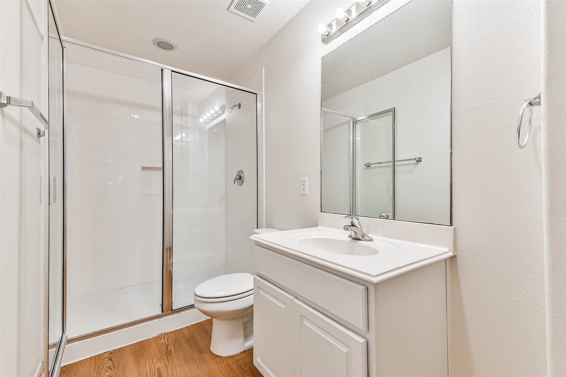 1320 W Dumble Street, Alvin, TX 77511