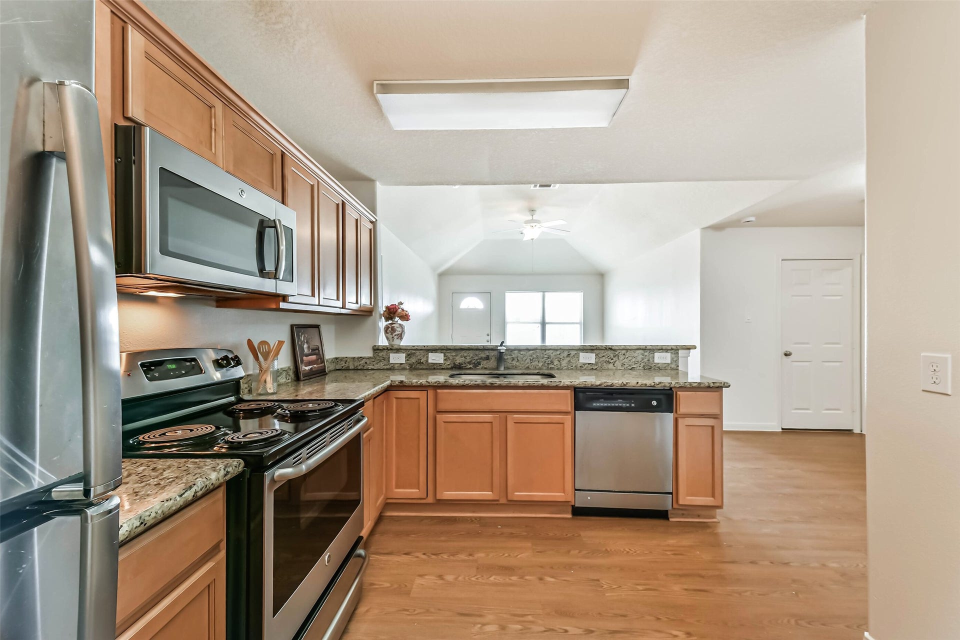 1320 W Dumble Street, Alvin, TX 77511