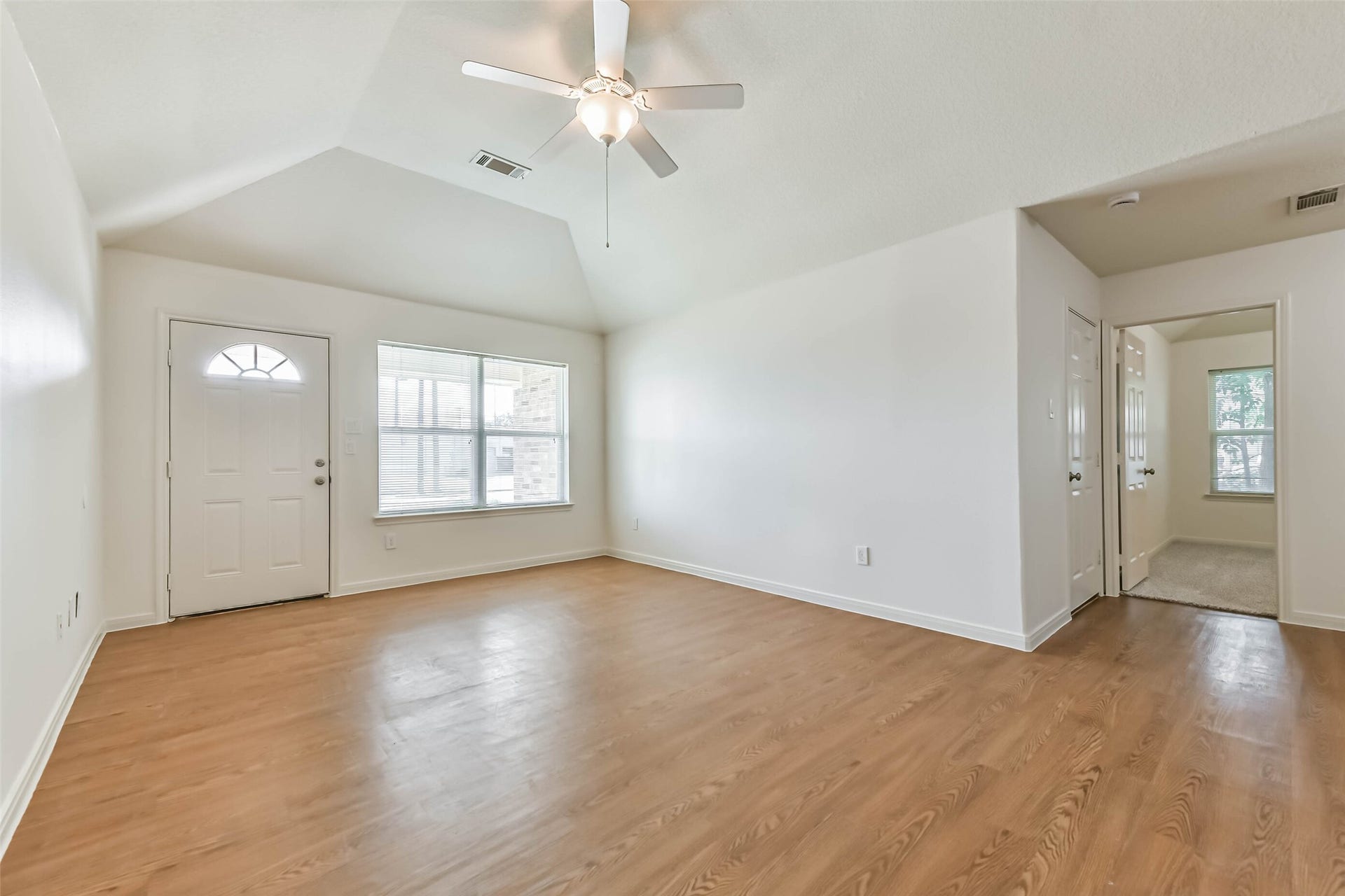 1320 W Dumble Street, Alvin, TX 77511