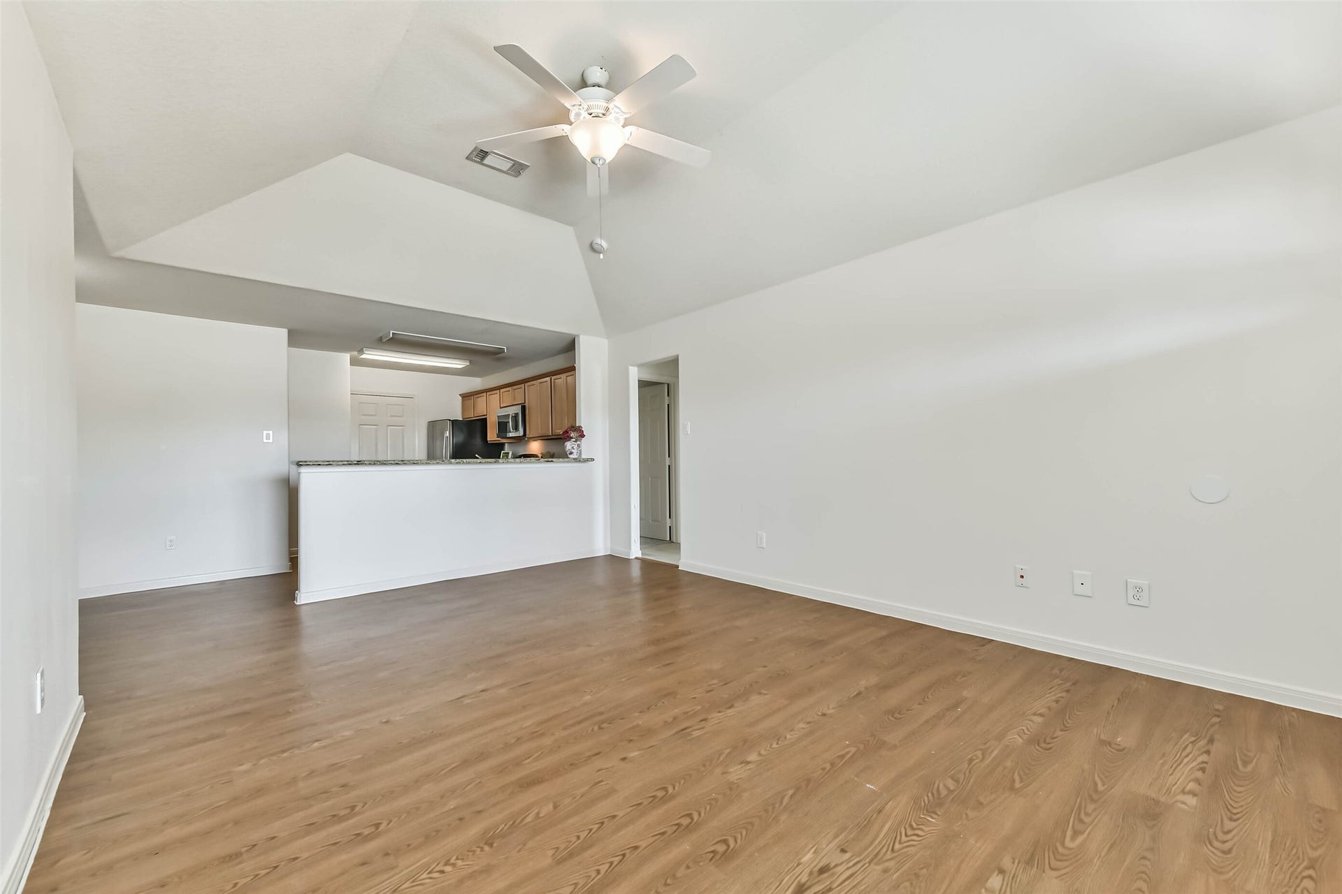 1320 W Dumble Street, Alvin, TX 77511
