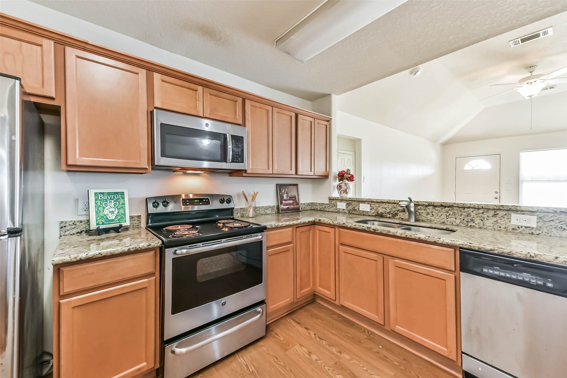 1320 W Dumble Street, Alvin, TX 77511