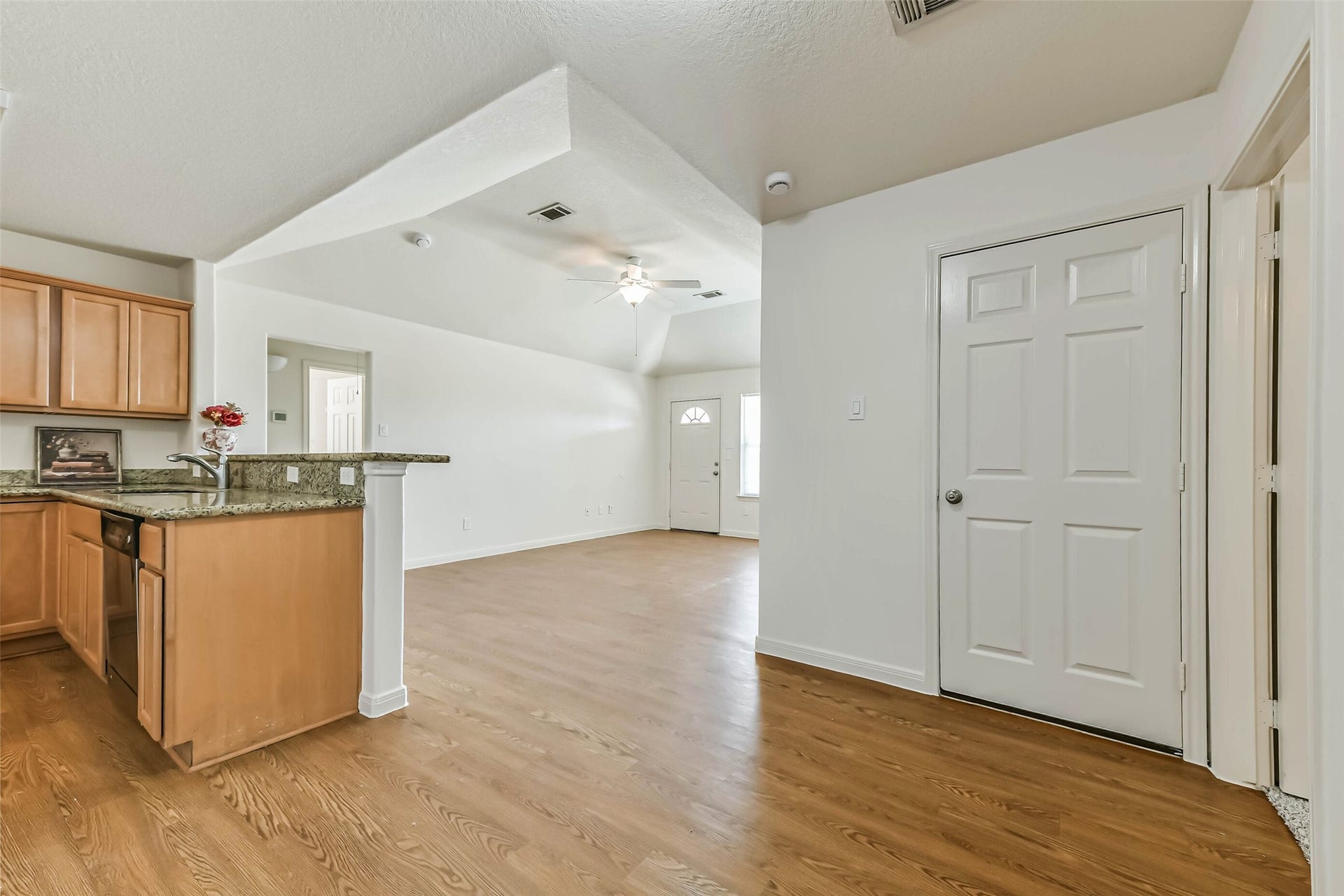 1320 W Dumble Street, Alvin, TX 77511