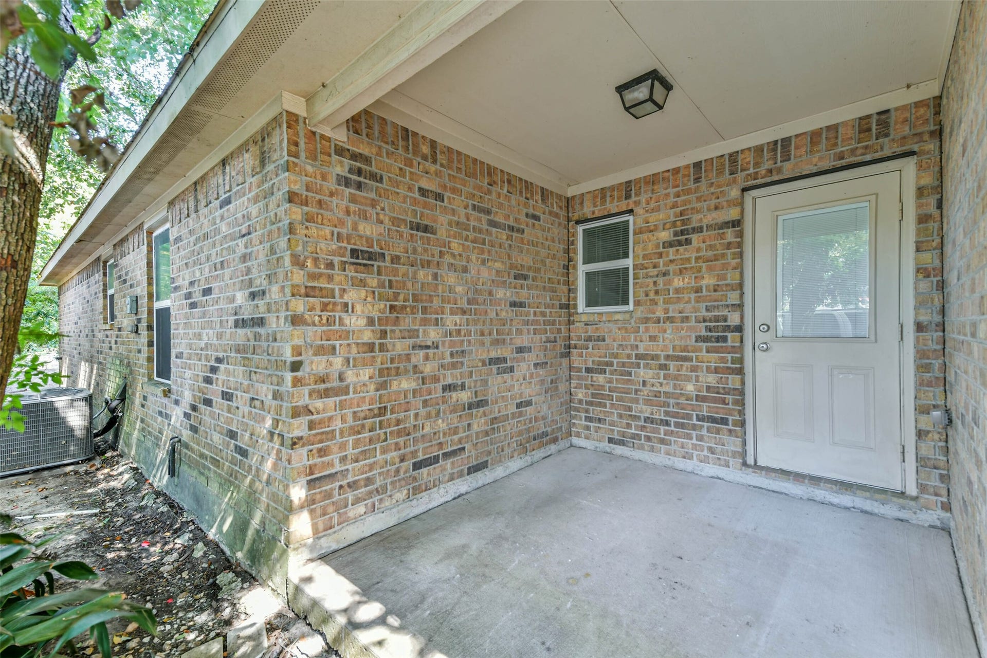 1320 W Dumble Street, Alvin, TX 77511
