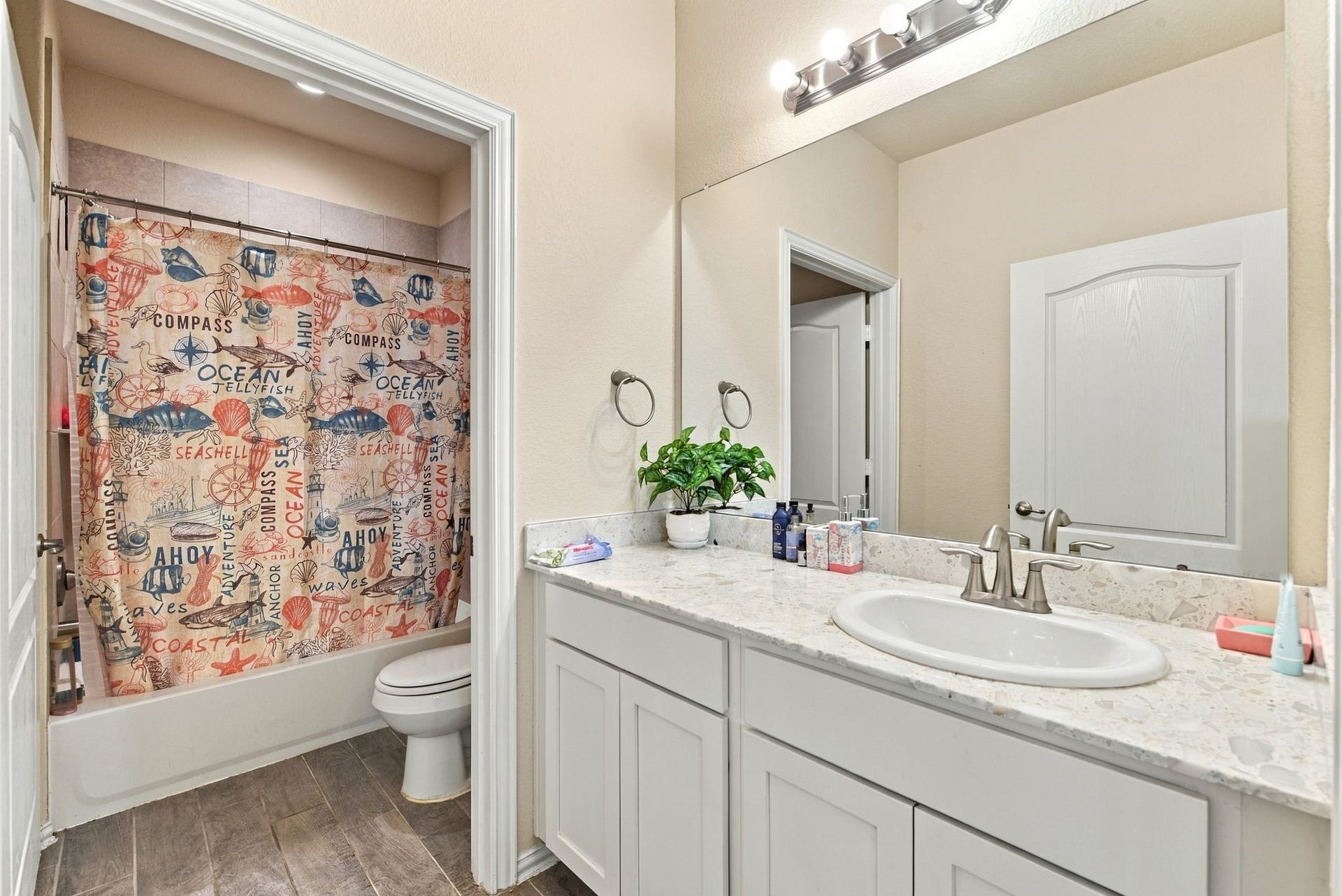 13202 Dancing Reed Drive, Texas City, TX 77568 Upstairs bath w/ extended vanity