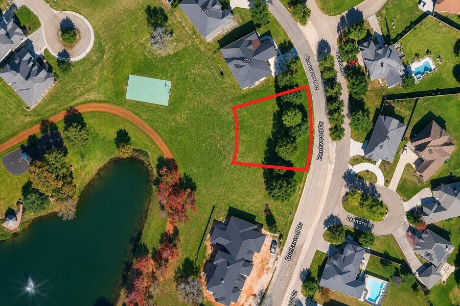 Property photo for 220 Bentwood Dr, Montgomery, TX