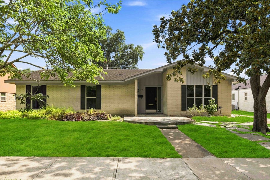 Property photo for 6215 Queensloch Drive, Houston, TX
