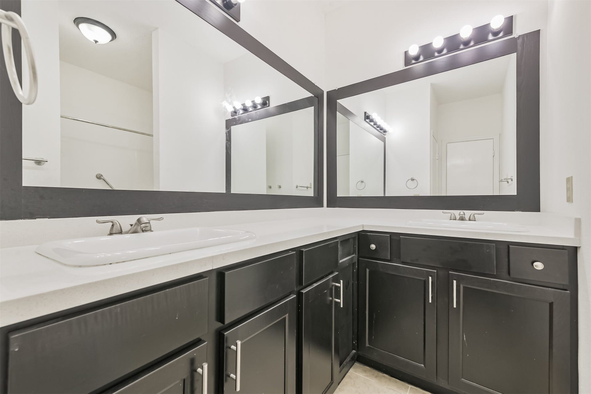 17527 Glenwolf Drive, Houston, TX 77084 Dual Sink in Secondary Full Bathroom
