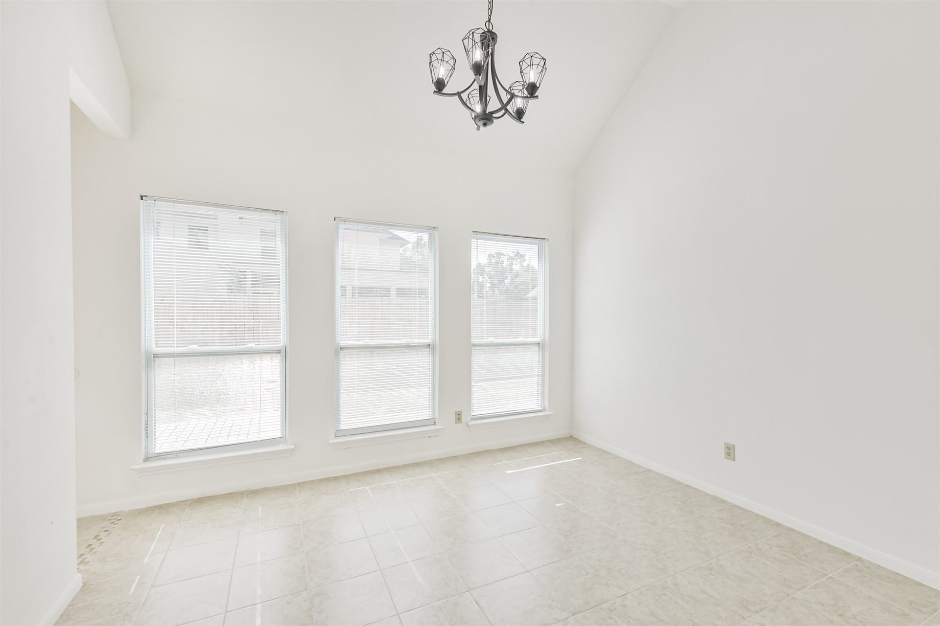 17527 Glenwolf Drive, Houston, TX 77084 Formal Dinning Area